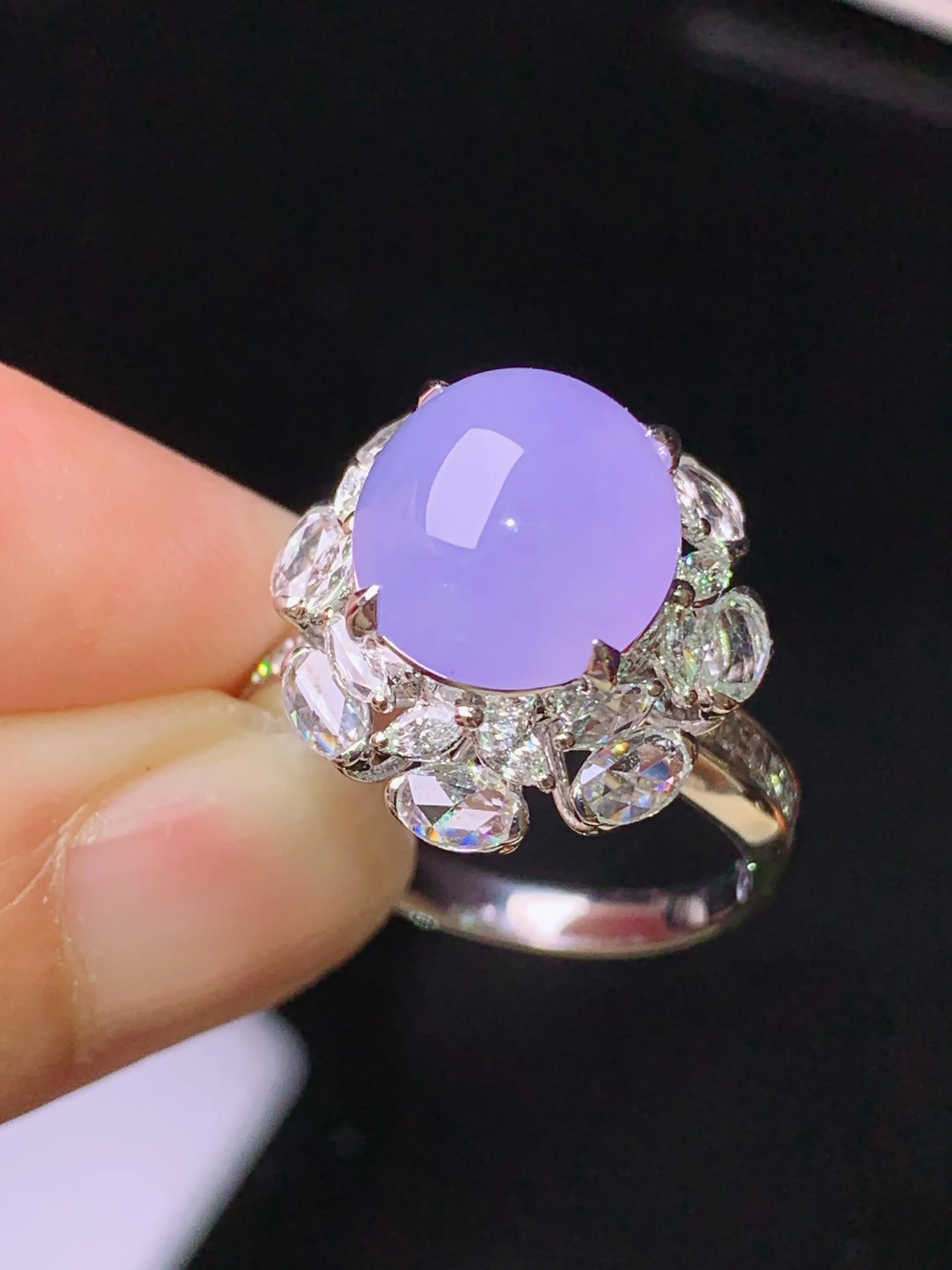 18k金钻镶嵌紫罗兰蛋面戒指 玉质细腻 水润亮眼 色泽艳丽 圈口14.5 整体尺寸17*16*13.2