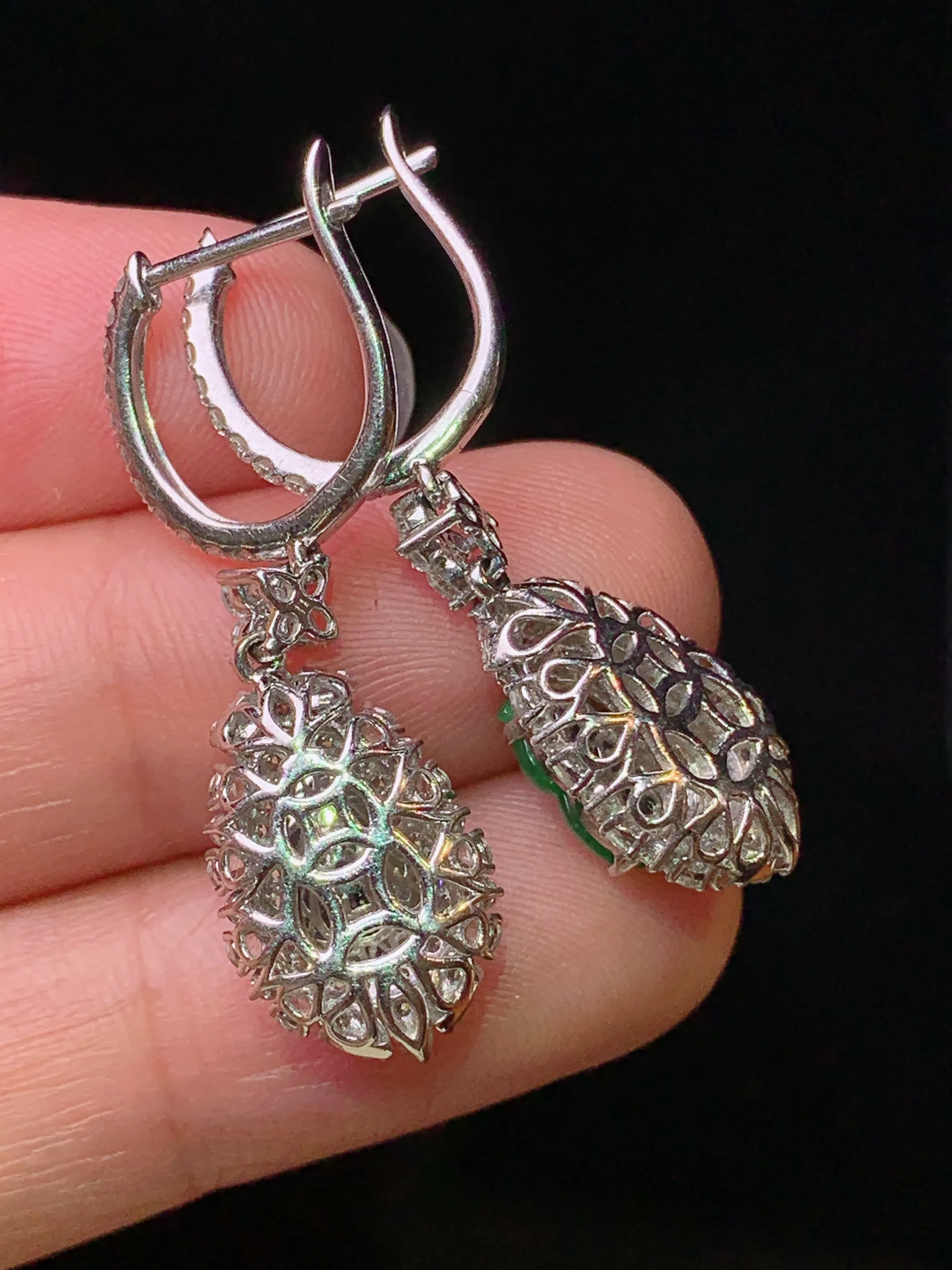 18k金钻镶嵌满绿葫芦耳坠 玉质细腻 水润亮眼 色泽艳丽 整体尺寸24.5*10.6*8