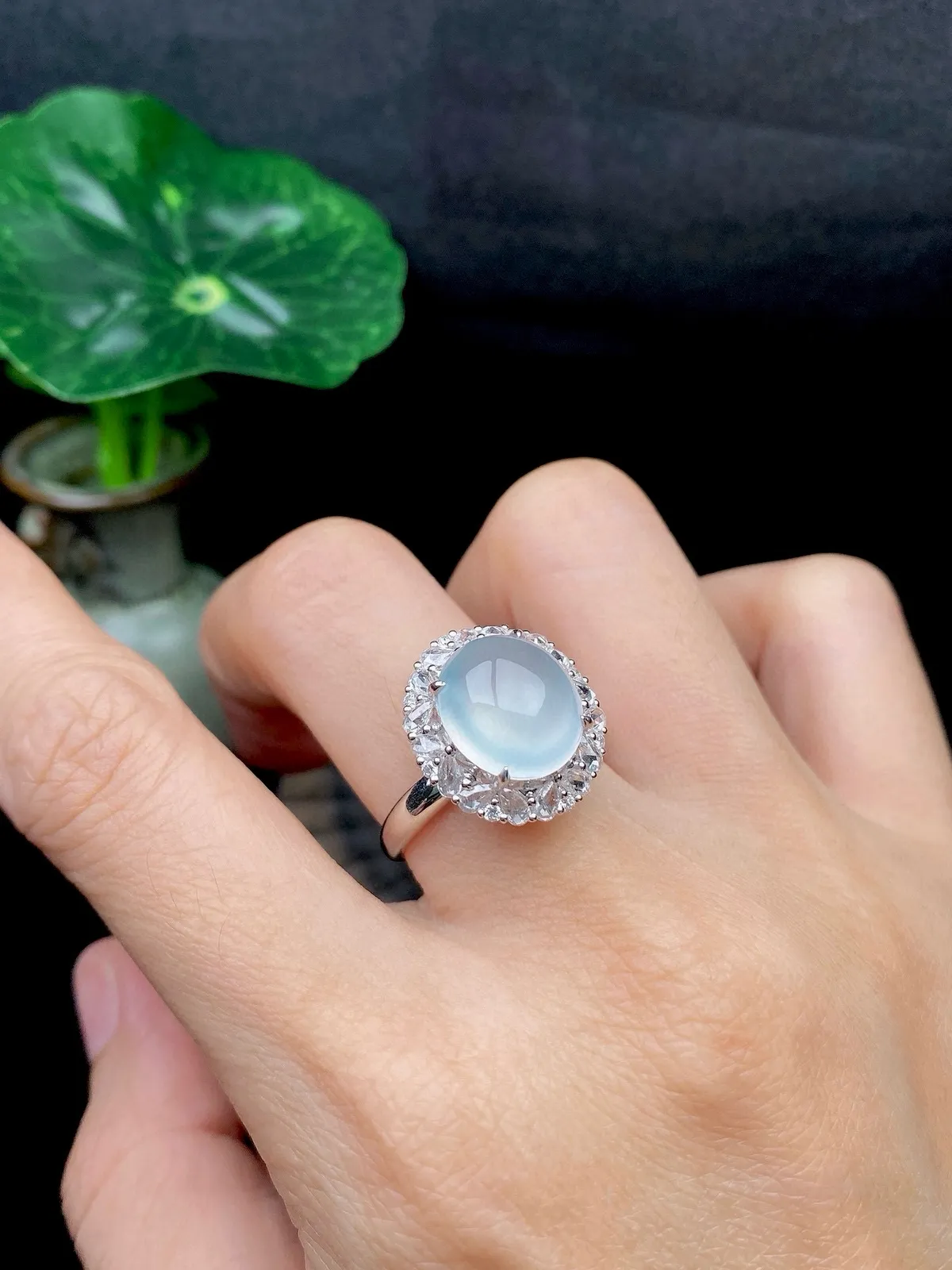 【冰种蛋面吊坠、戒指两用款】种水很不错、细腻水润，形状很饱满，收藏品质，18K金钻镶嵌，裸石尺寸11