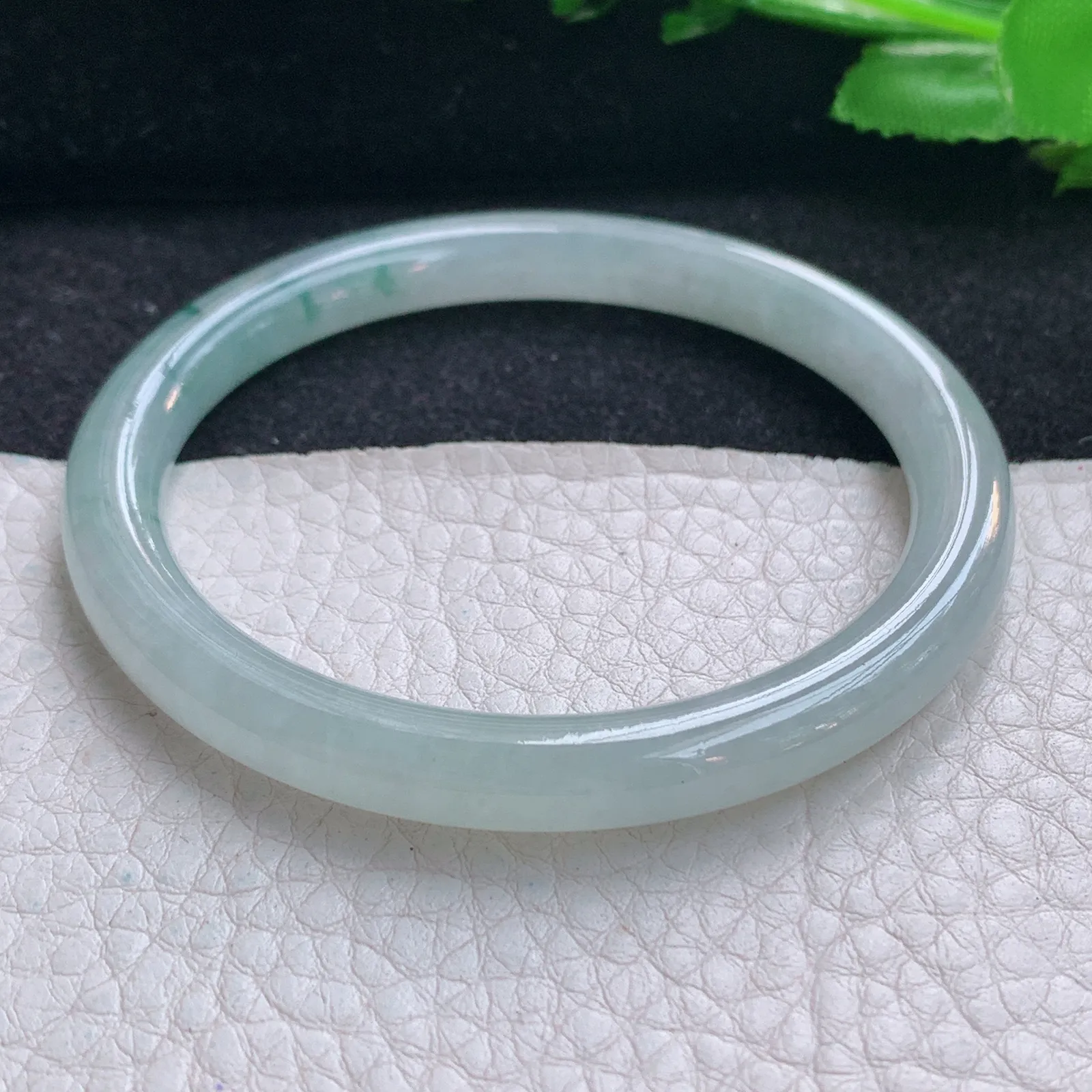 xx小圈口51.5*6.8*7叮当镯 翡翠a货冰飘花秀气圆条玉手镯 美人镯