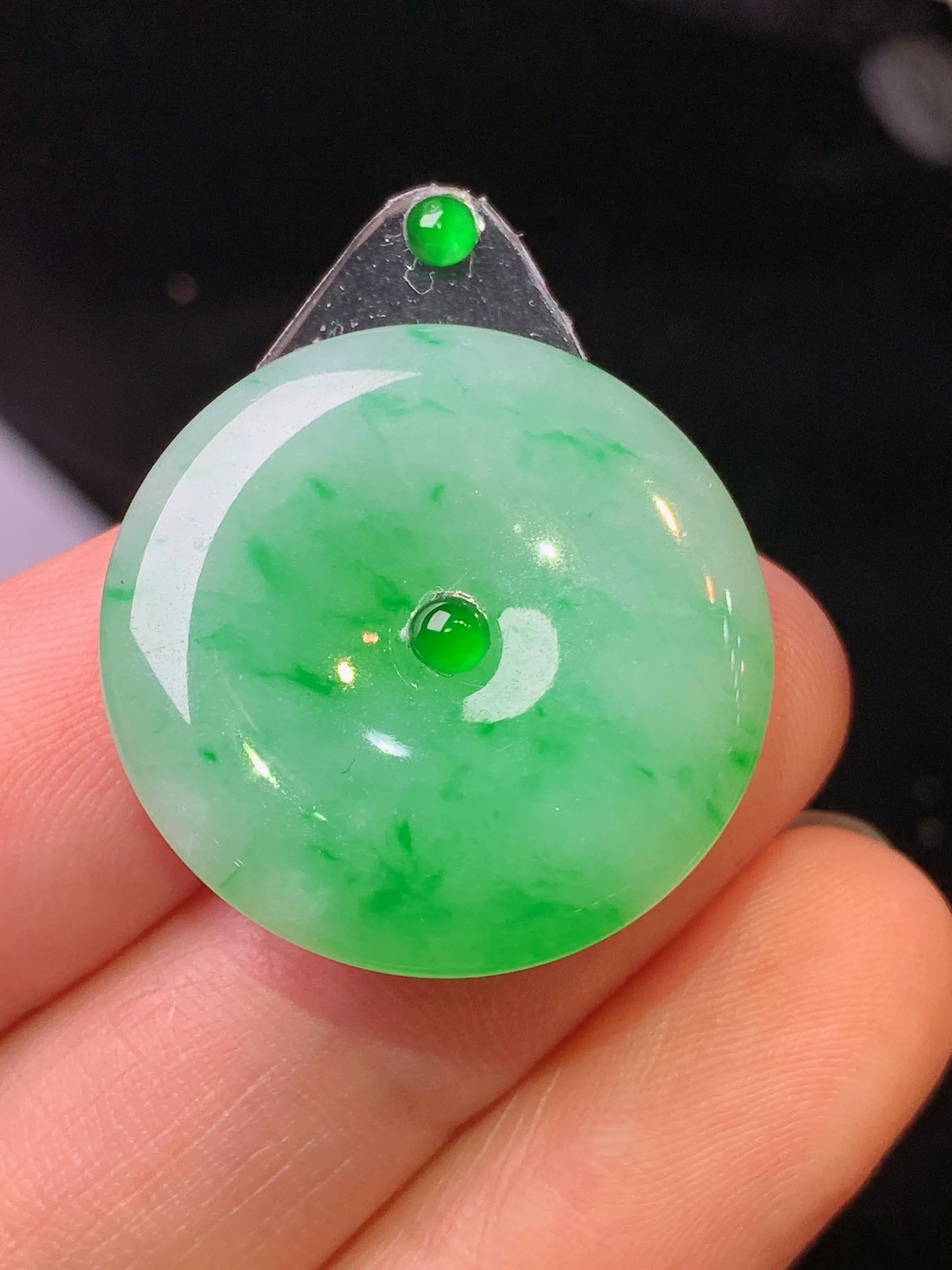 镶嵌款 翠绿平安扣吊坠 玉质细腻 水润亮眼 色泽艳丽 整体尺寸24*5.2