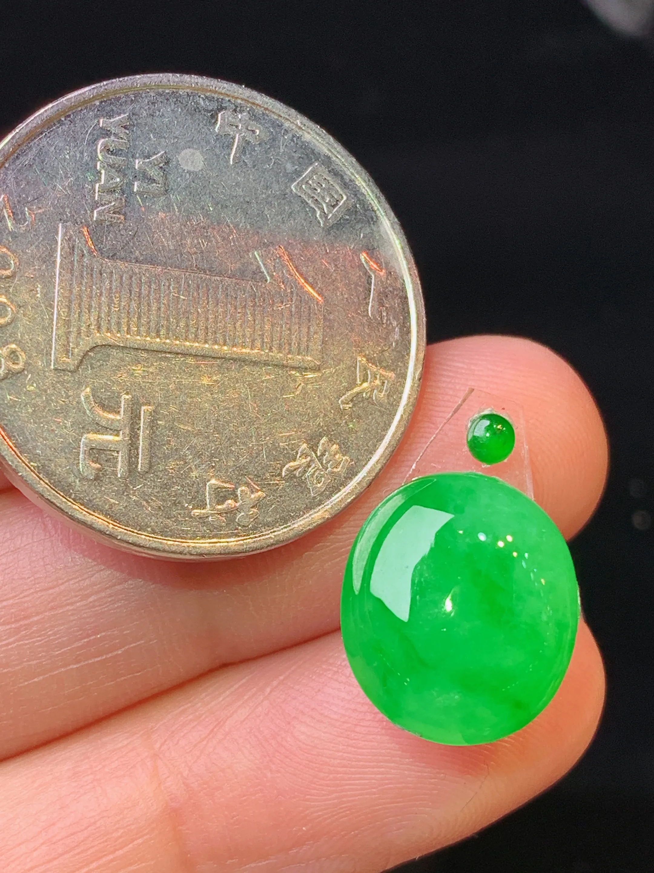 镶嵌款 满绿蛋面吊坠 玉质细腻 水润亮眼 色泽艳丽 整体尺寸13.2*11.6*5.5