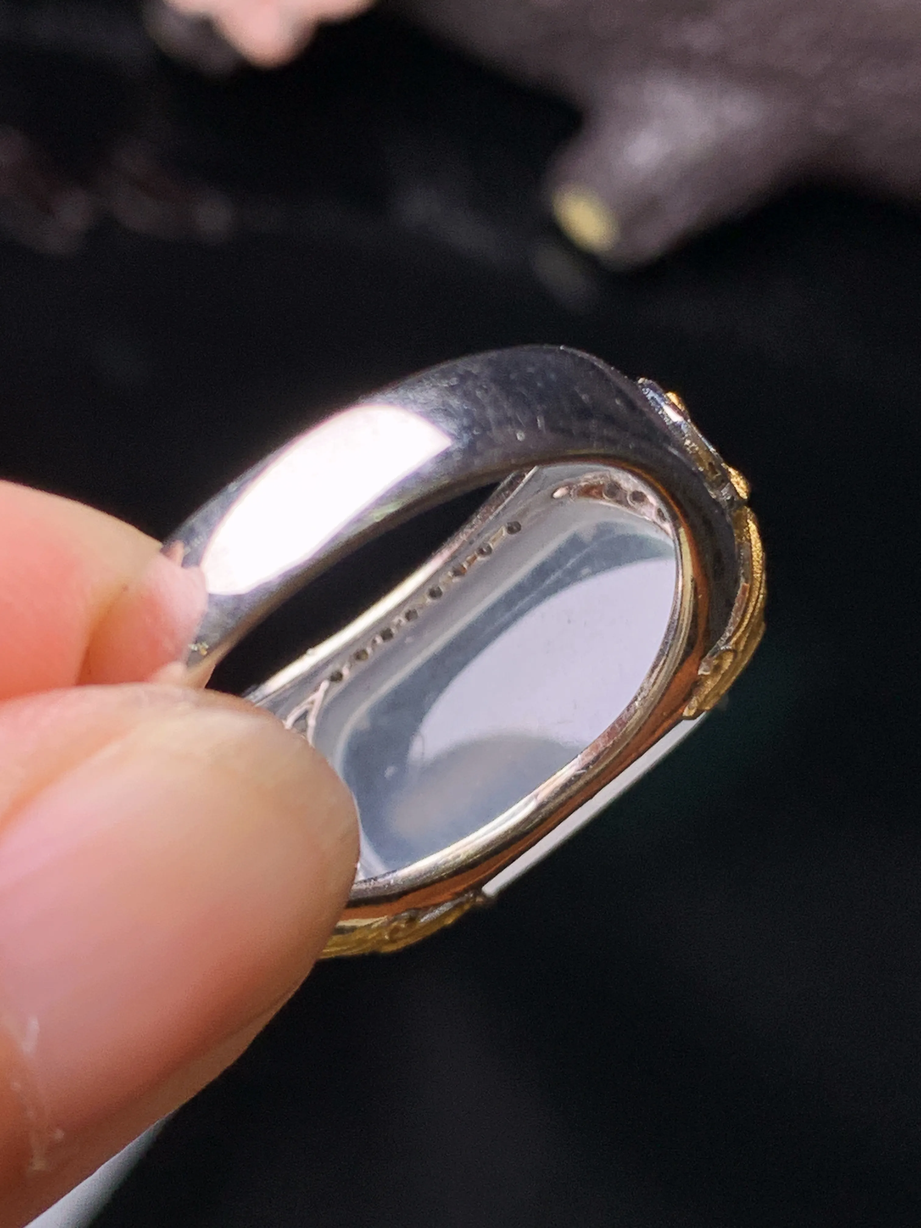 18k金钻镶嵌冰种马鞍戒指 玉质细腻 水润亮眼 色泽艳丽 圈口20 裸石尺寸8.6*16.8*2.8