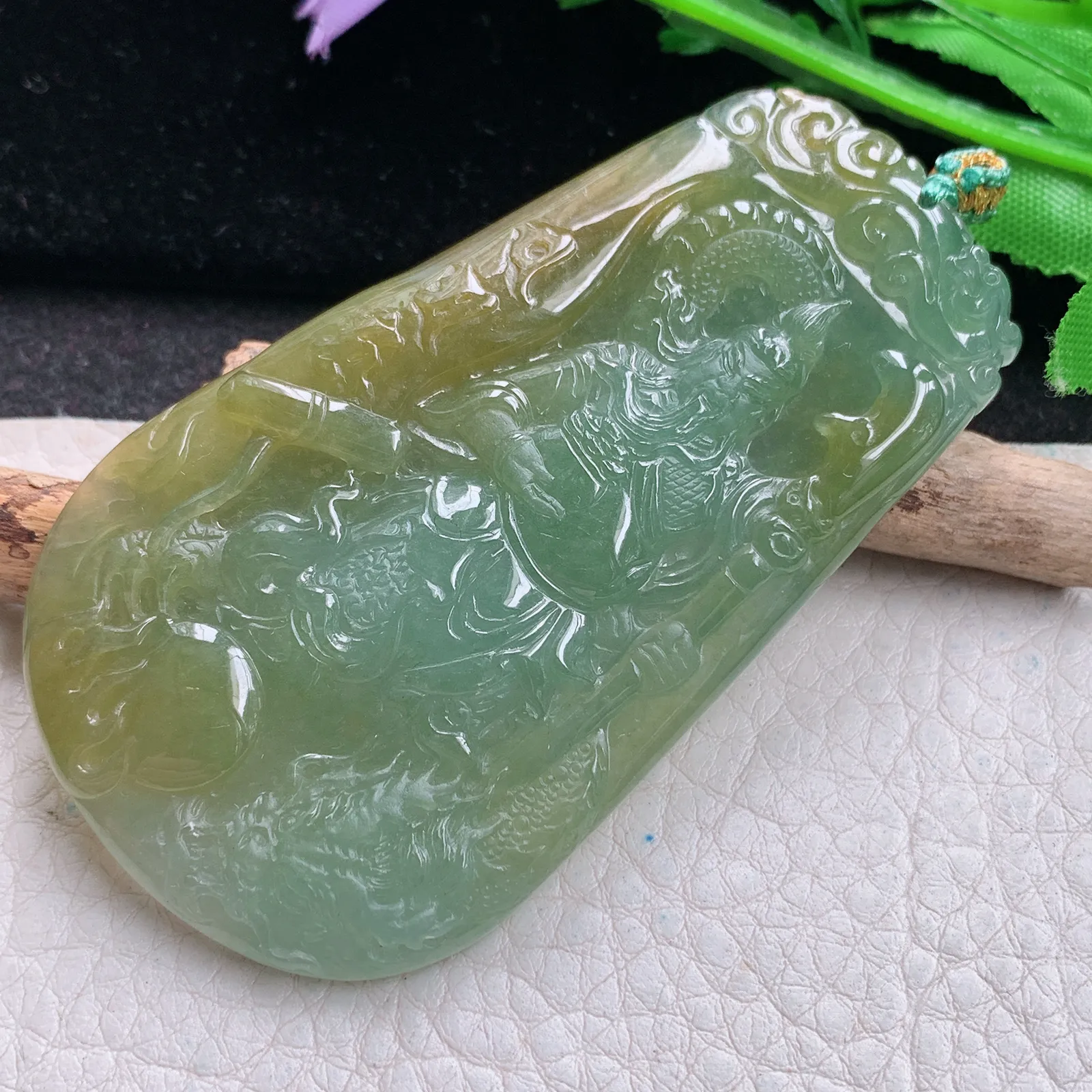 yn实拍74.8*43*5.8缅甸翡翠a货精雕黄加绿御龙关公 玉关公玉吊坠 玉挂件