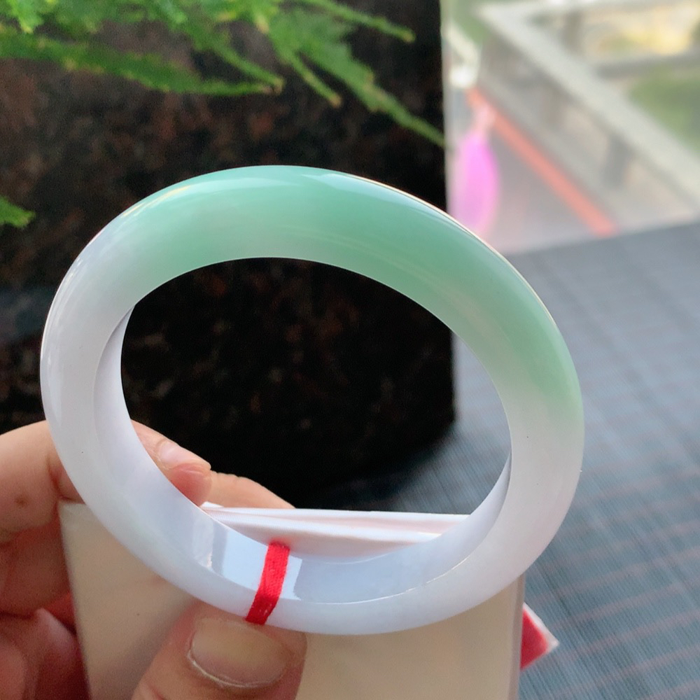 正圈冰糯春彩 无瑕 尺寸:56.1/11.4/8.9 色好