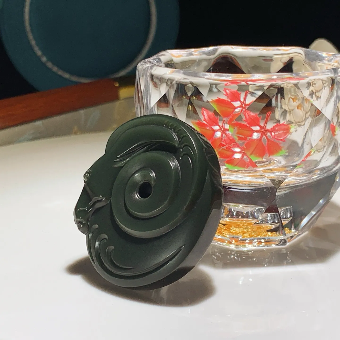 新疆和田玉塔青马到成功挂件。尺寸42/38/13重35.6克。玉质细腻油润。手推出油。佩戴高端典雅。