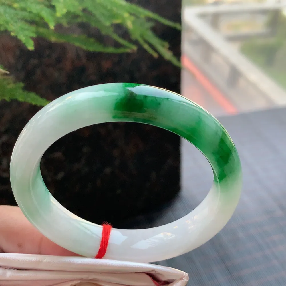 正圈冰糯翠绿 无瑕 尺寸:55.2/12.2/8,4 色好