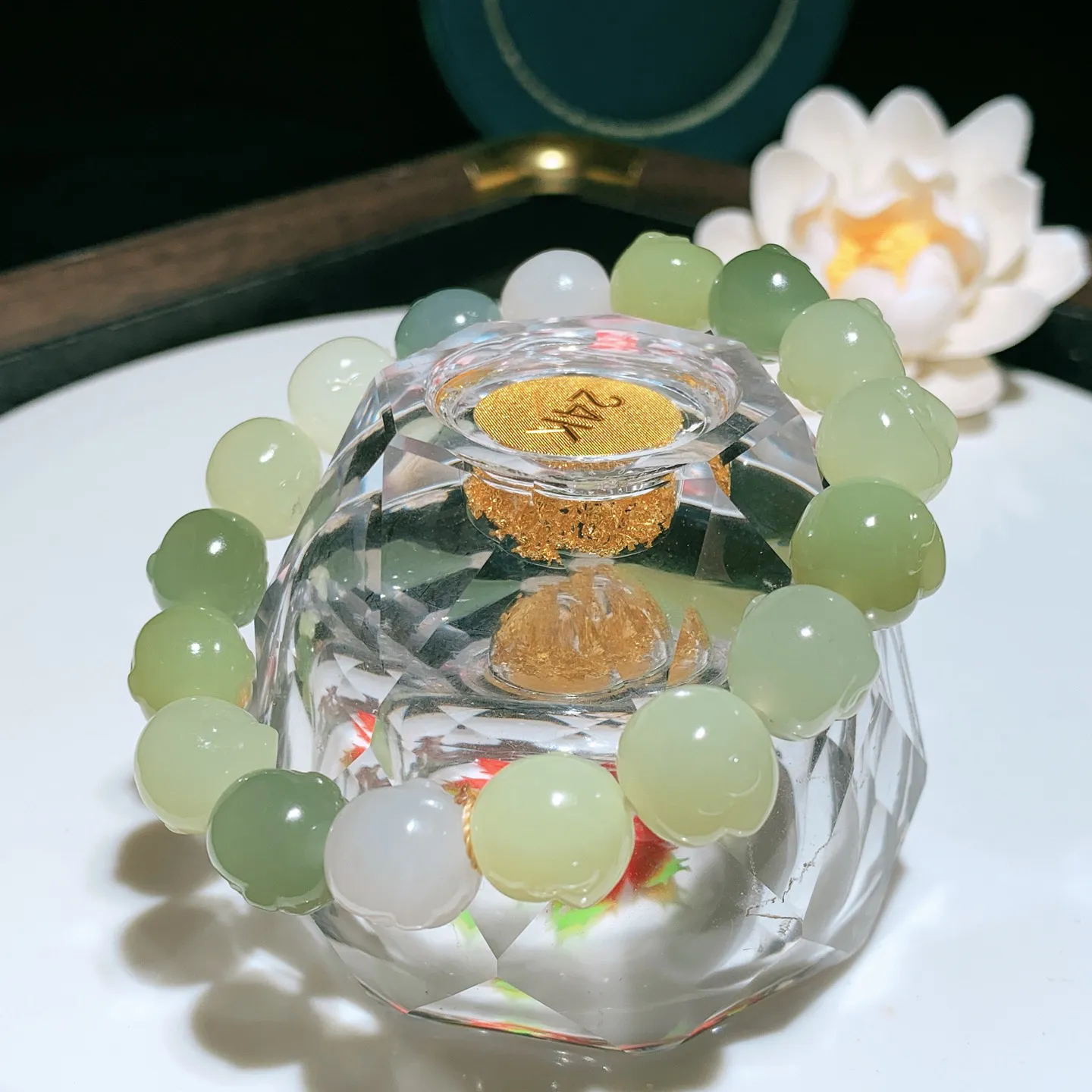 新疆和田玉多宝佛引福来佛头手串。单颗尺寸12/11重37.7克。玉质细腻油润。手推出油。佩戴高端典雅