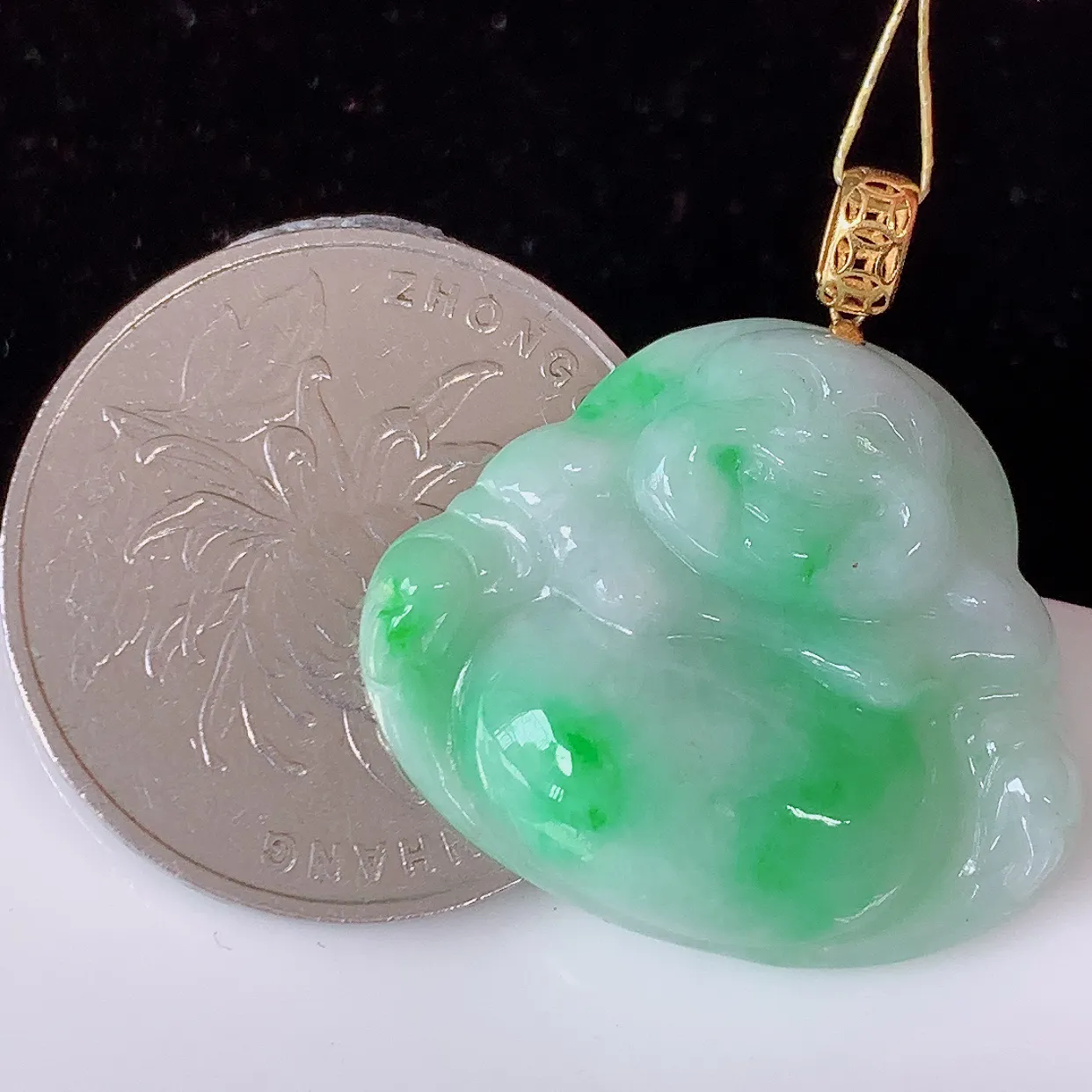 18K金镶嵌冰润飘绿翡翠佛公吊坠，玉笑佛，饱满，开脸喜庆，配戴优雅迷人！#35.9