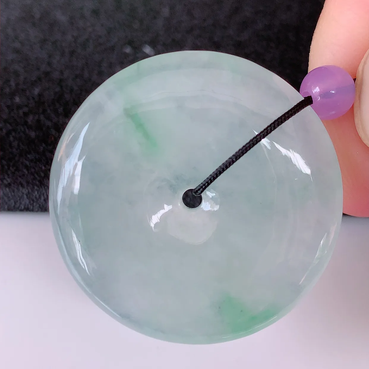 自然光实拍，冰种飘花翡翠平安扣吊坠，玉扣，平安是福；很美的料子，平安扣佩戴优雅迷人！#41.9