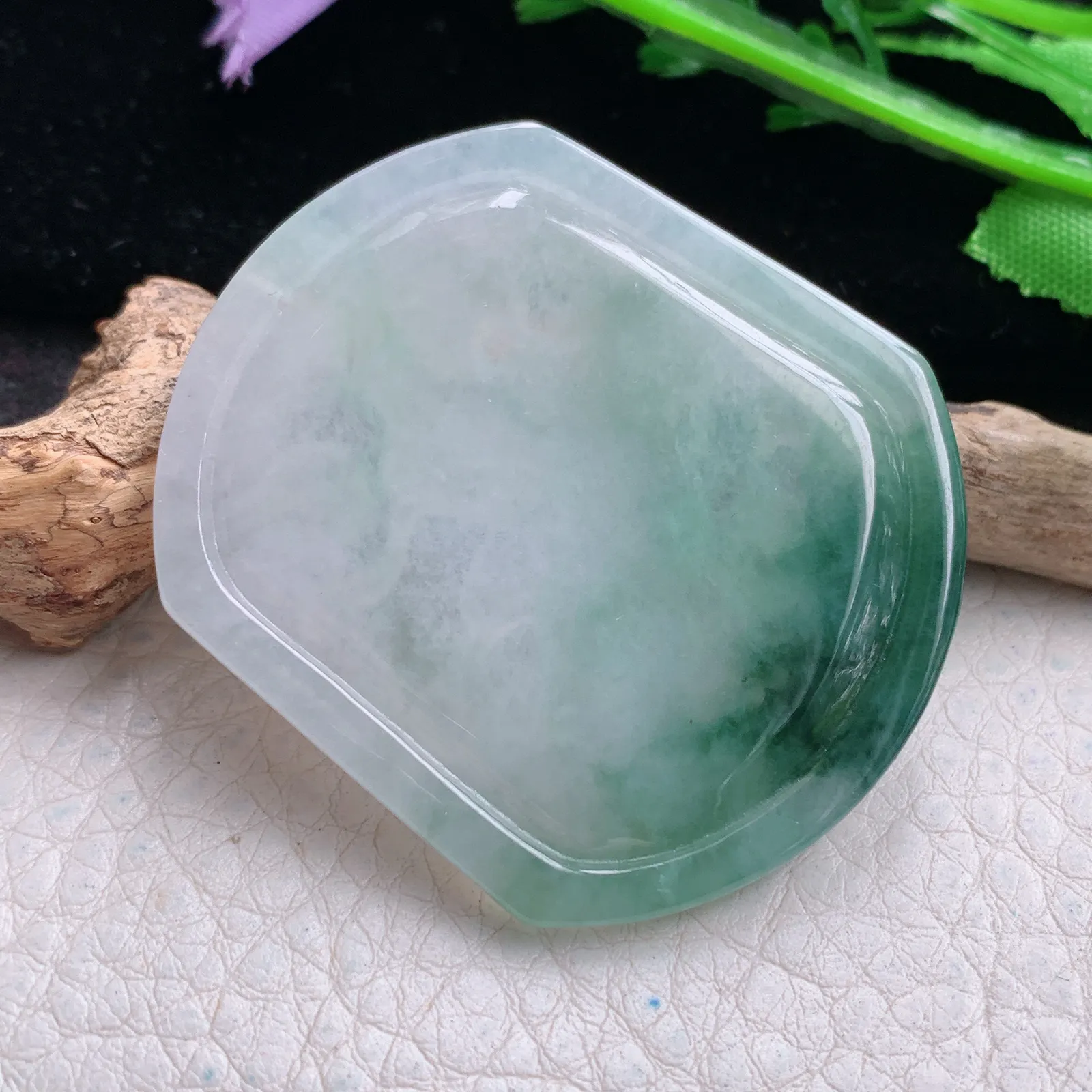 yn实拍46.5*40*5.2缅甸翡翠a货精雕飘蓝花飞马 马上有钱玉吊坠 玉挂件