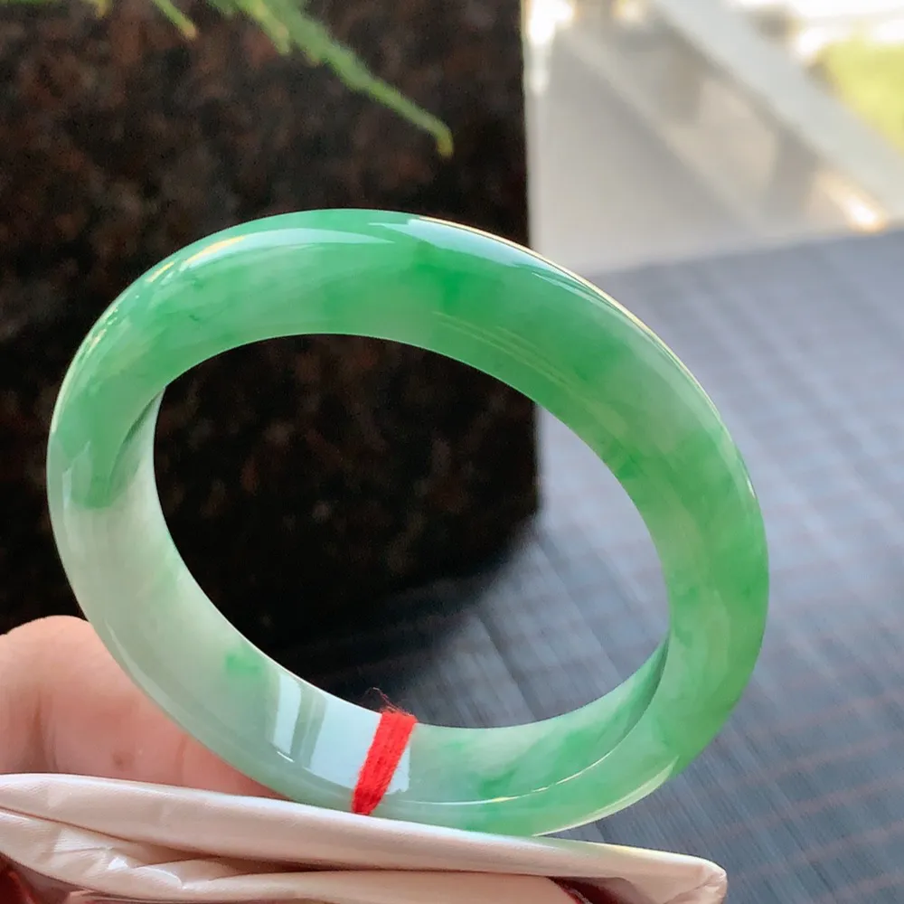 正圈冰糯阳绿 无瑕 尺寸:54.1/12.5/8 色好