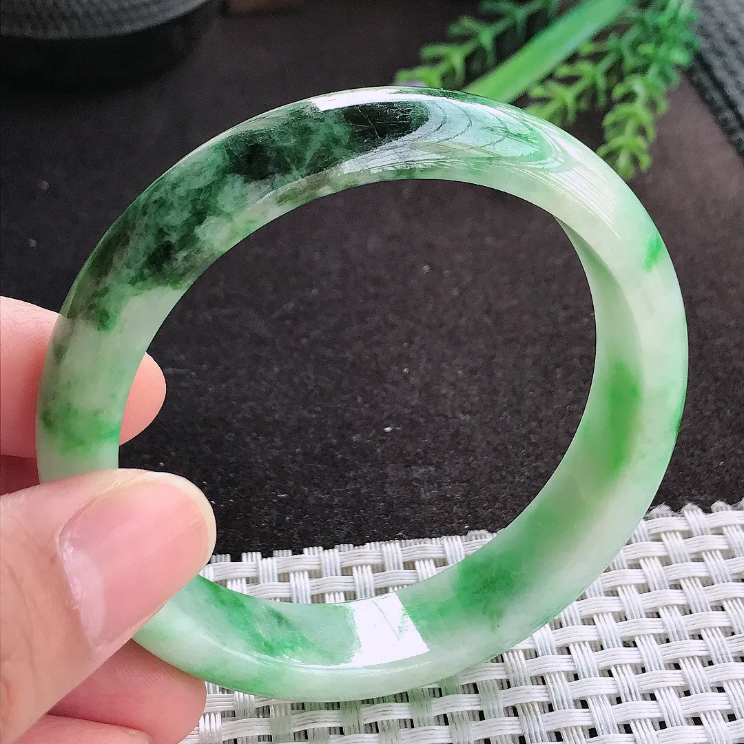 天然A货翡翠58/14/7.5老坑精美温润特色飘花飘绿手镯宽边玉镯