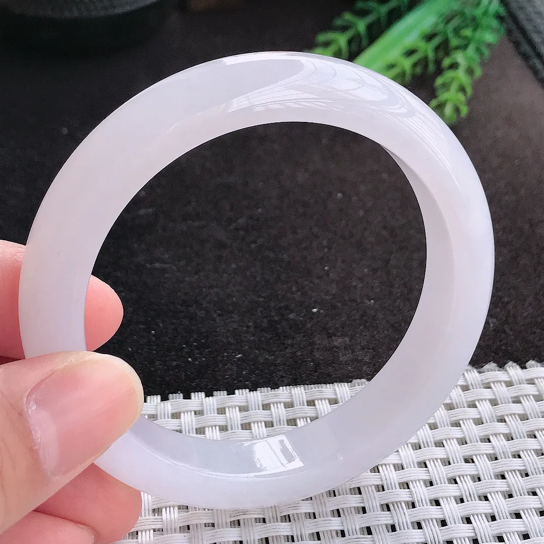 天然A货翡翠56.8/12.2/8.8老坑冰润水灵月光白手镯宽边玉镯