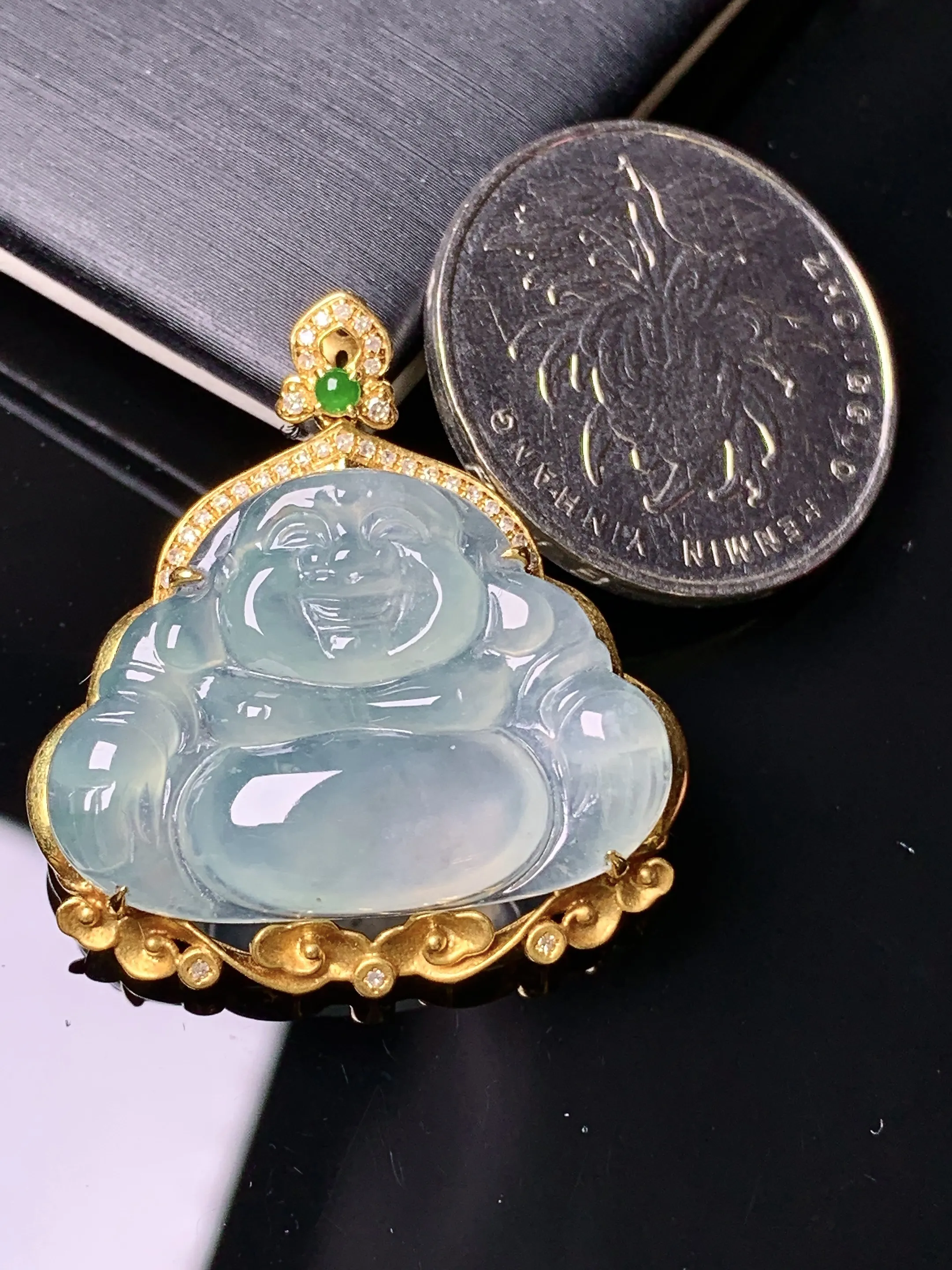 18k金钻镶嵌冰种佛公吊坠 玉质细腻 水润亮眼 色泽艳丽 整体尺寸32*29.5*7