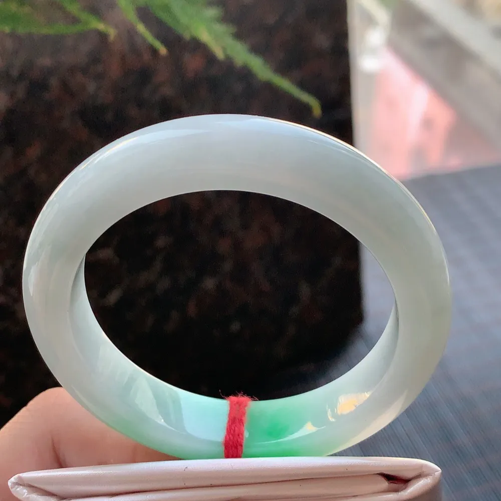 正圈冰糯阳绿 无瑕 尺寸:55.1/12.3/9.1 色好