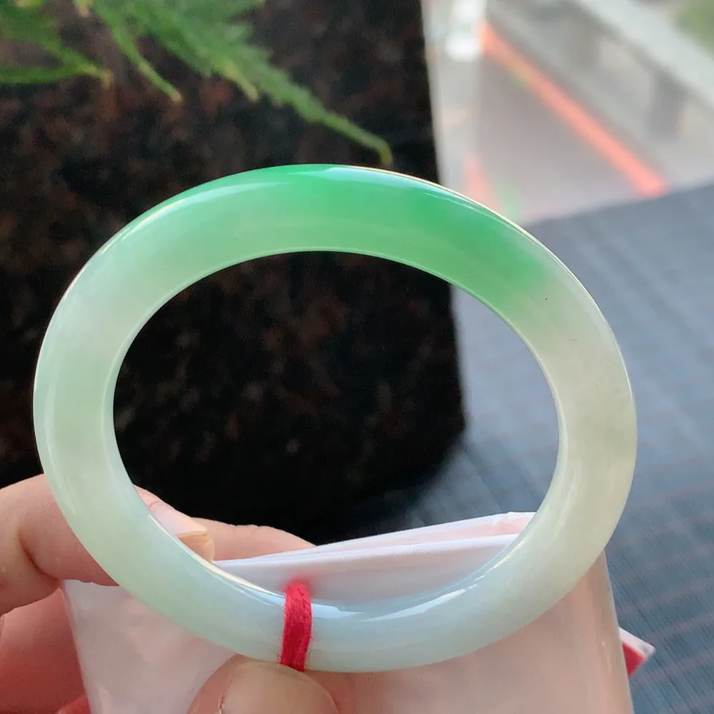 圆条冰阳绿 无瑕 尺寸:53.5/9.1 色好