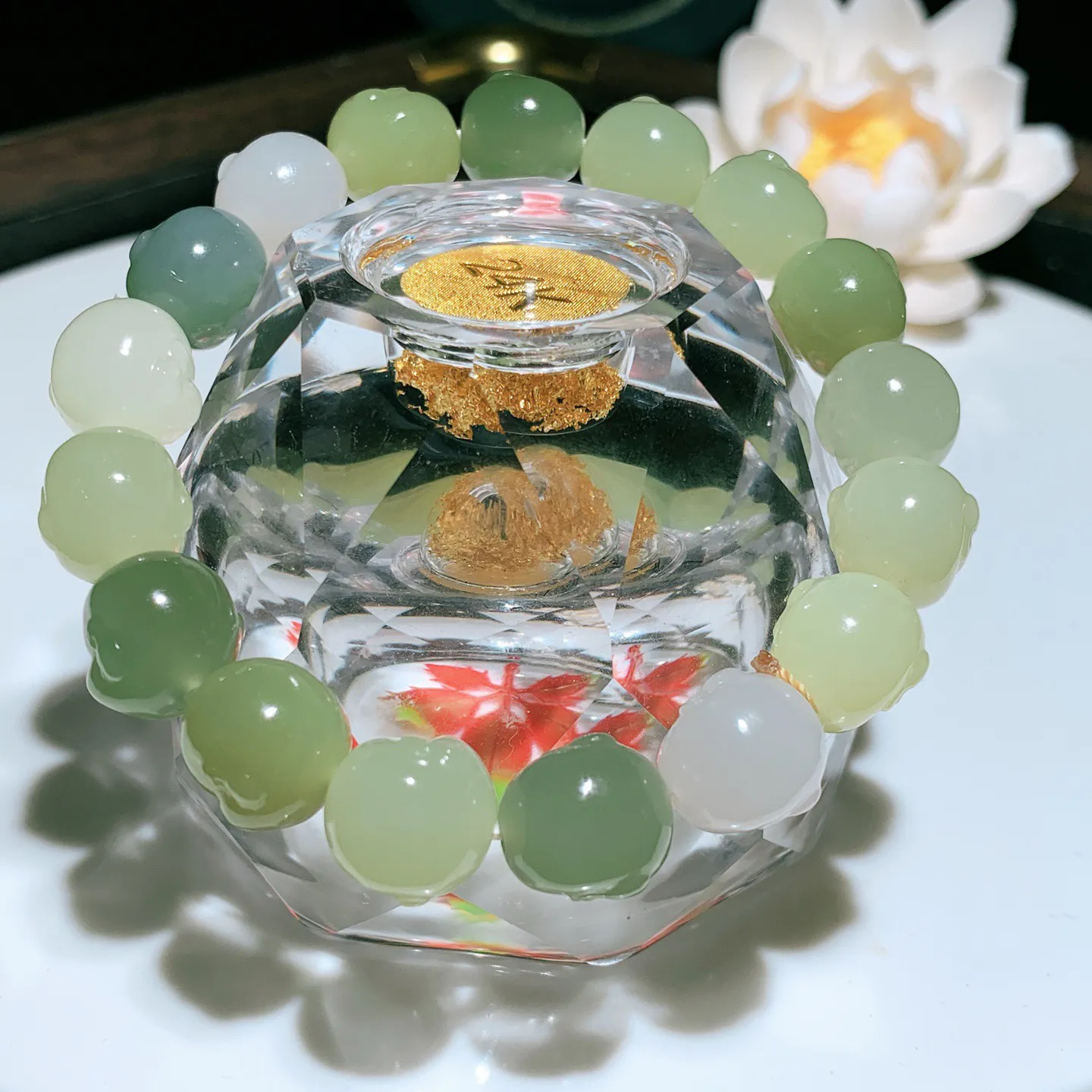 新疆和田玉多宝佛引福来佛头手串。单颗尺寸12/11重37.7克。玉质细腻油润。手推出油。佩戴高端典雅。lt251209