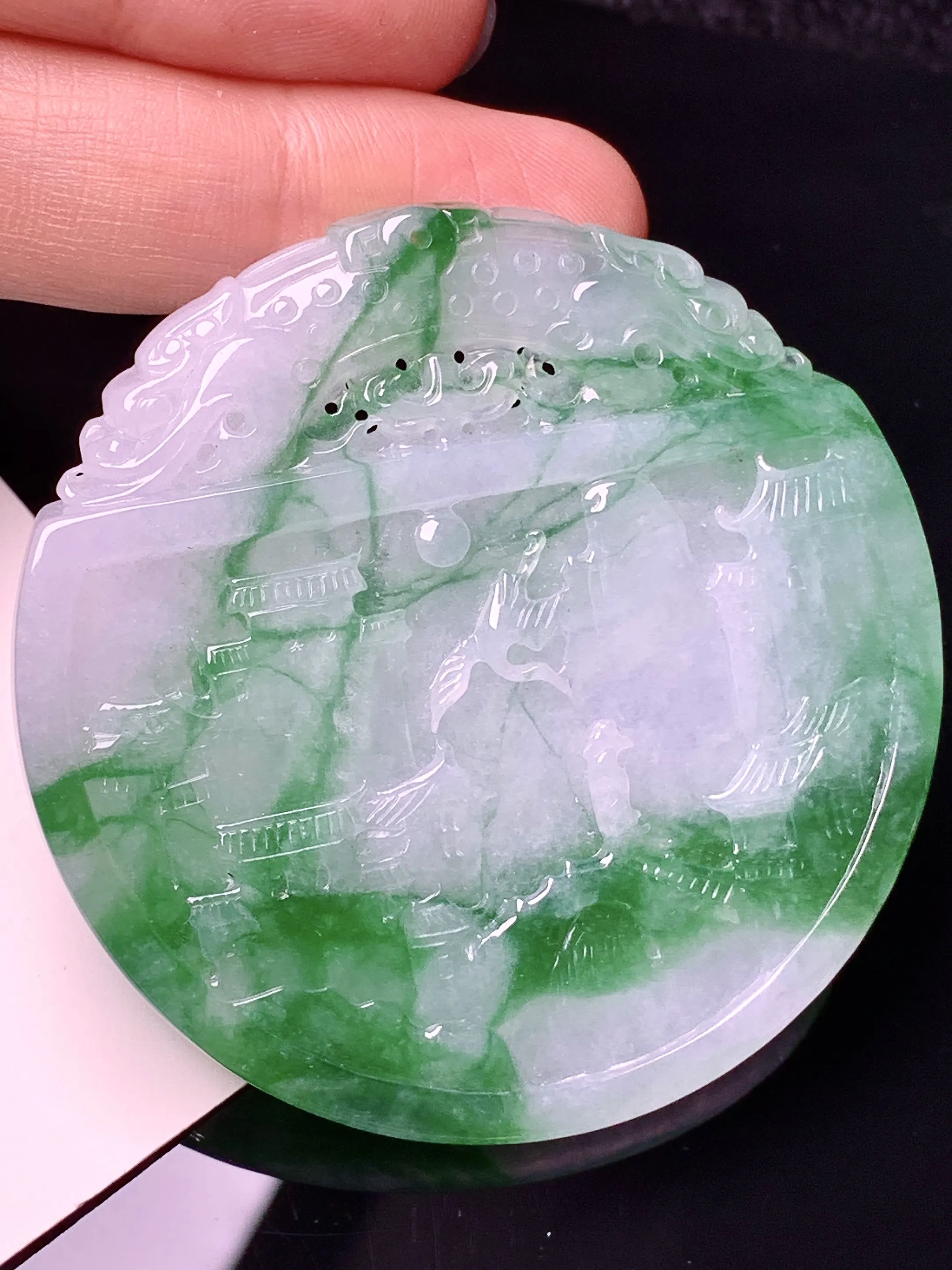 飘绿山水牌吊坠 玉质细腻 水润亮眼 色泽艳丽 整体尺寸54*5