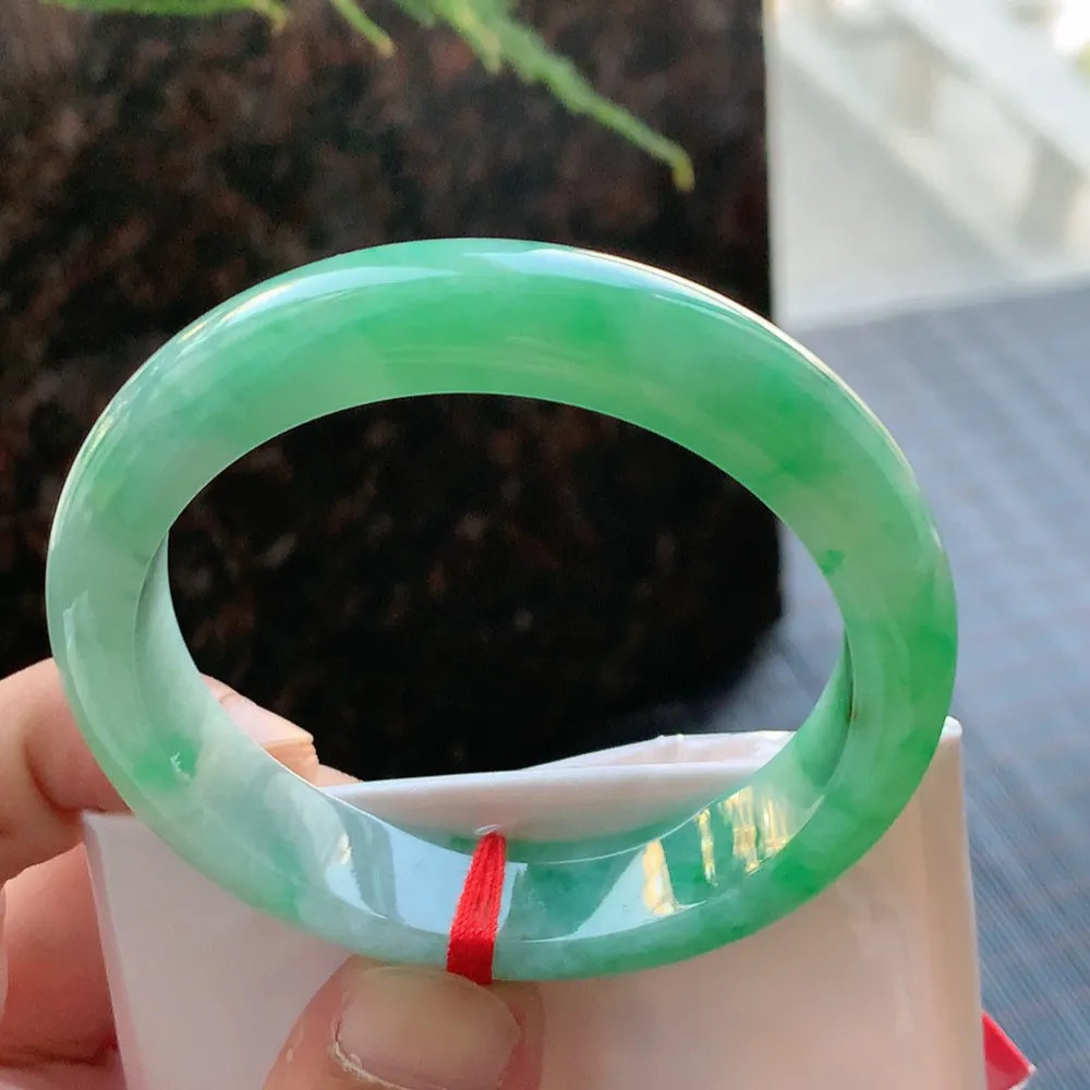 正圈冰糯阳绿 无瑕 尺寸:54.1/12.5/8 色好