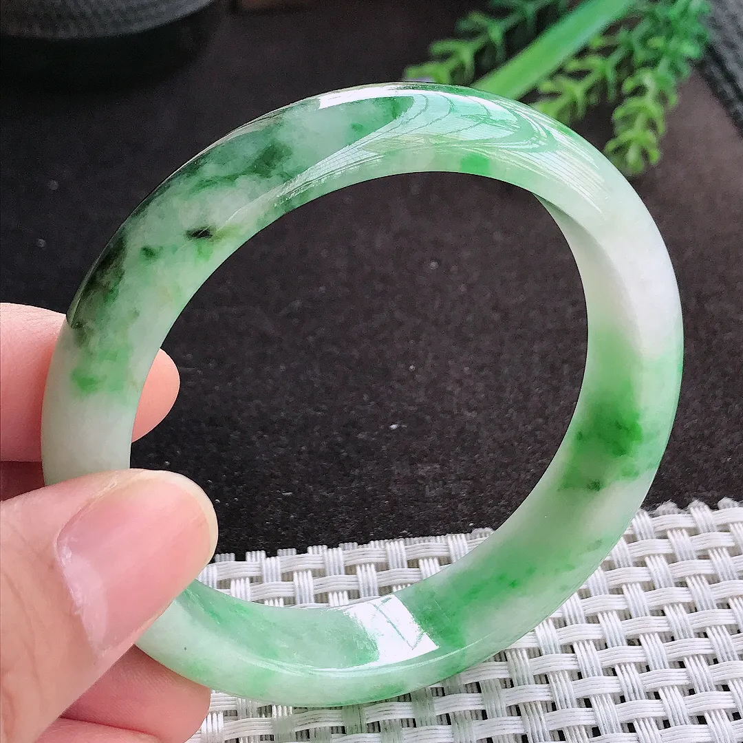 天然A货翡翠58/14/7.5老坑精美温润特色飘花飘绿手镯宽边玉镯