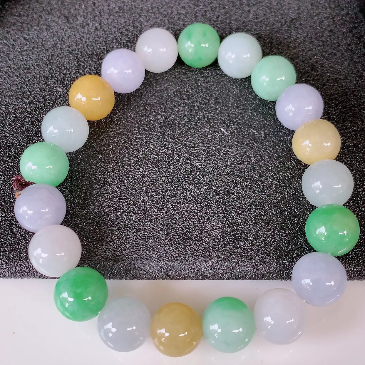 自然光实拍，冰润多宝翡翠手链，多彩翡翠手串，颜色丰富，料子细腻，高档大气，自戴送礼佳品！#46.9取一尺寸9.5mm