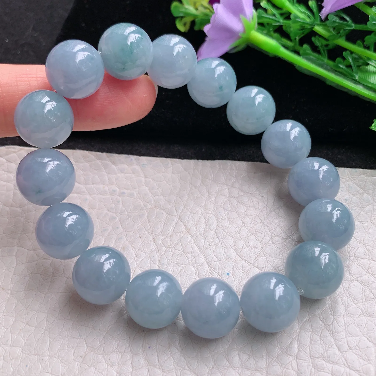 qz实拍13.2mm缅甸翡翠a货精雕紫罗兰贵气圆珠玉手链 玉手串