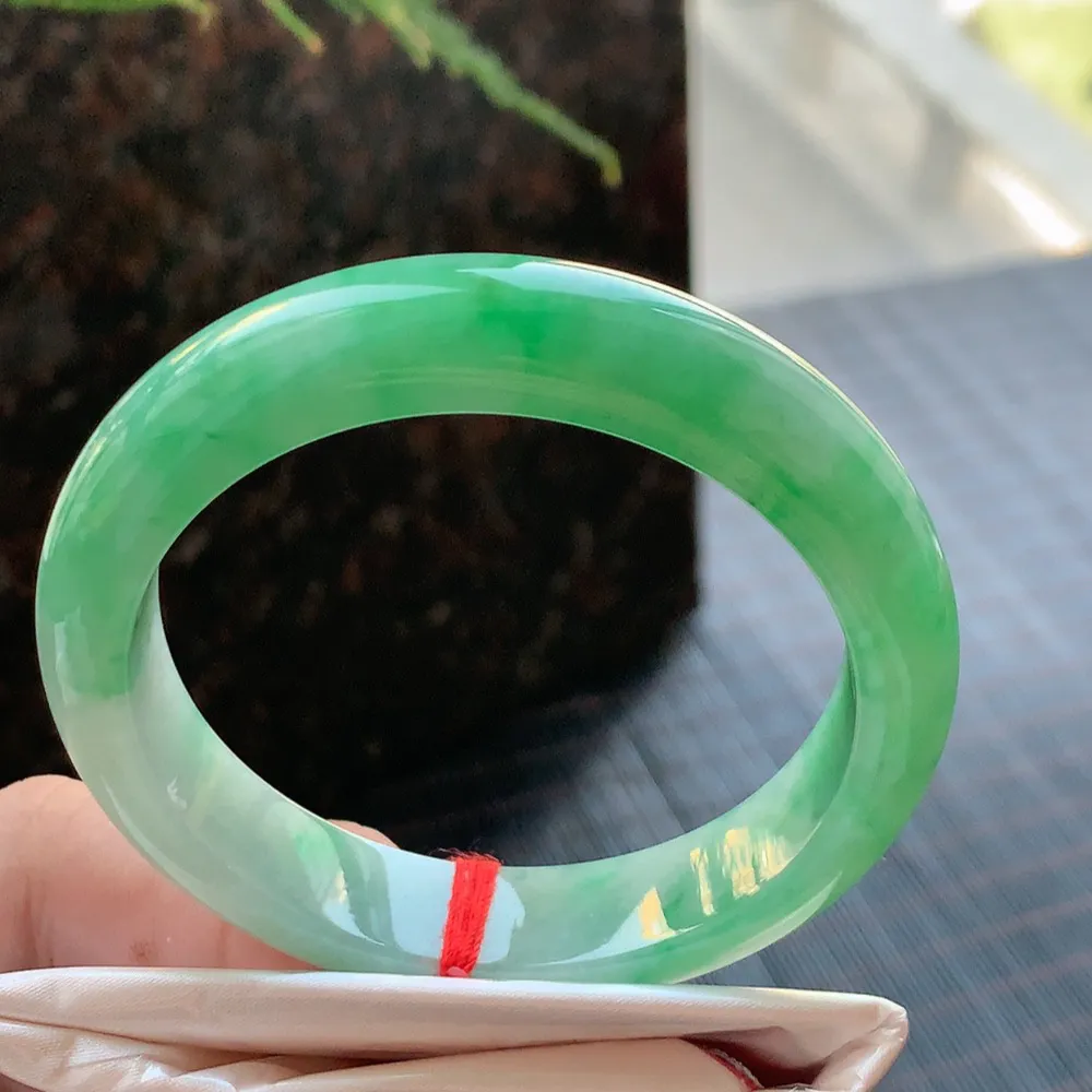 正圈冰糯阳绿 无瑕 尺寸:54.1/12.5/8 色好