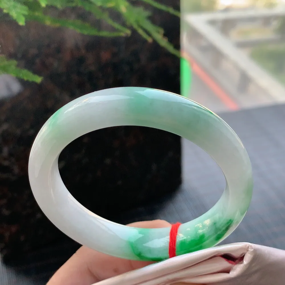 正圈冰糯翠绿 无瑕 尺寸:55.2/12.2/8,4 色好