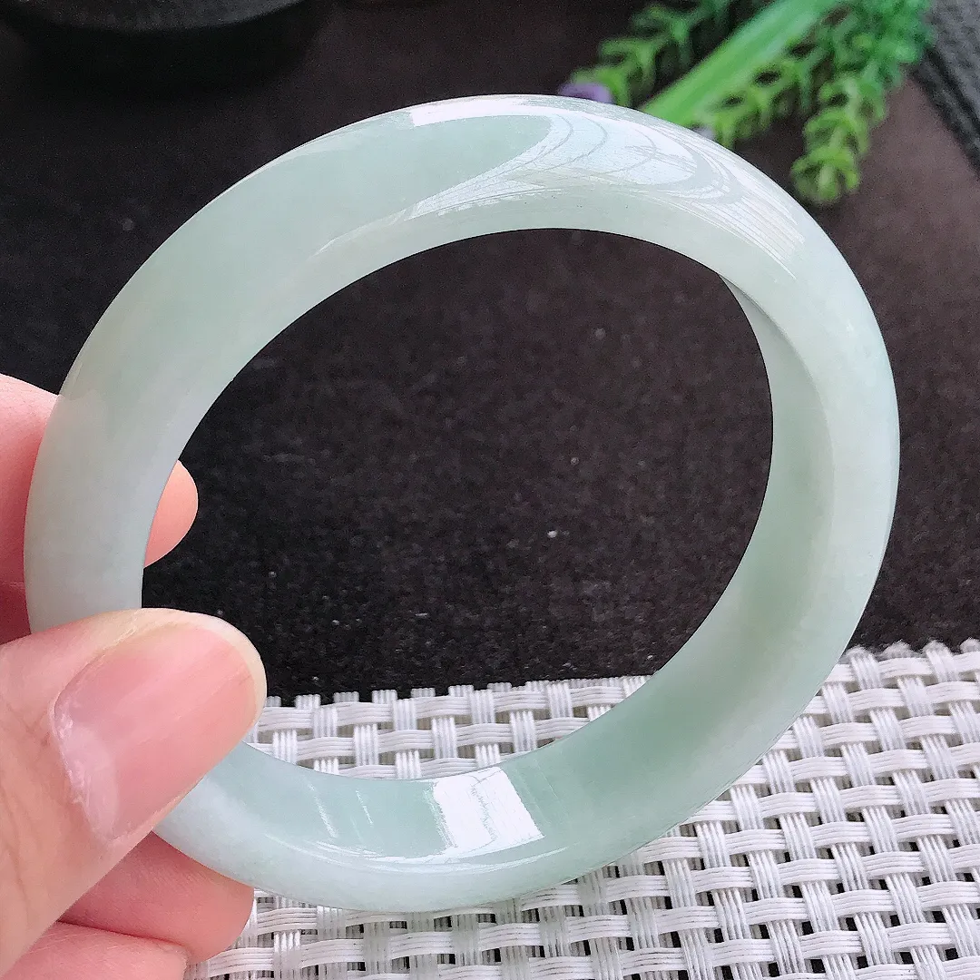 天然A货翡翠59.8/14.3/8.4老坑秀气温润天空蓝手镯宽边玉镯