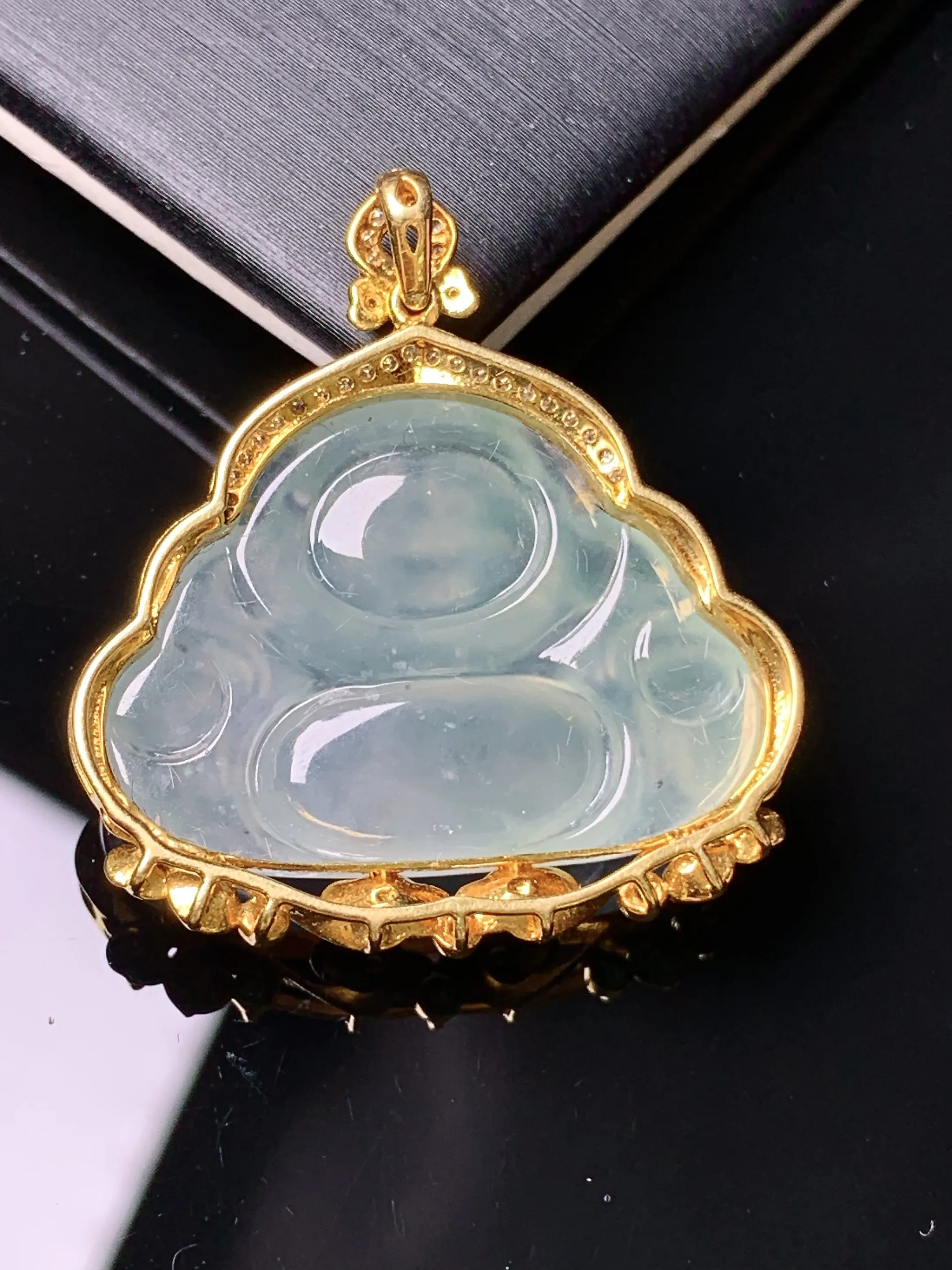 18k金钻镶嵌冰种佛公吊坠 玉质细腻 水润亮眼 色泽艳丽 整体尺寸32*29.5*7