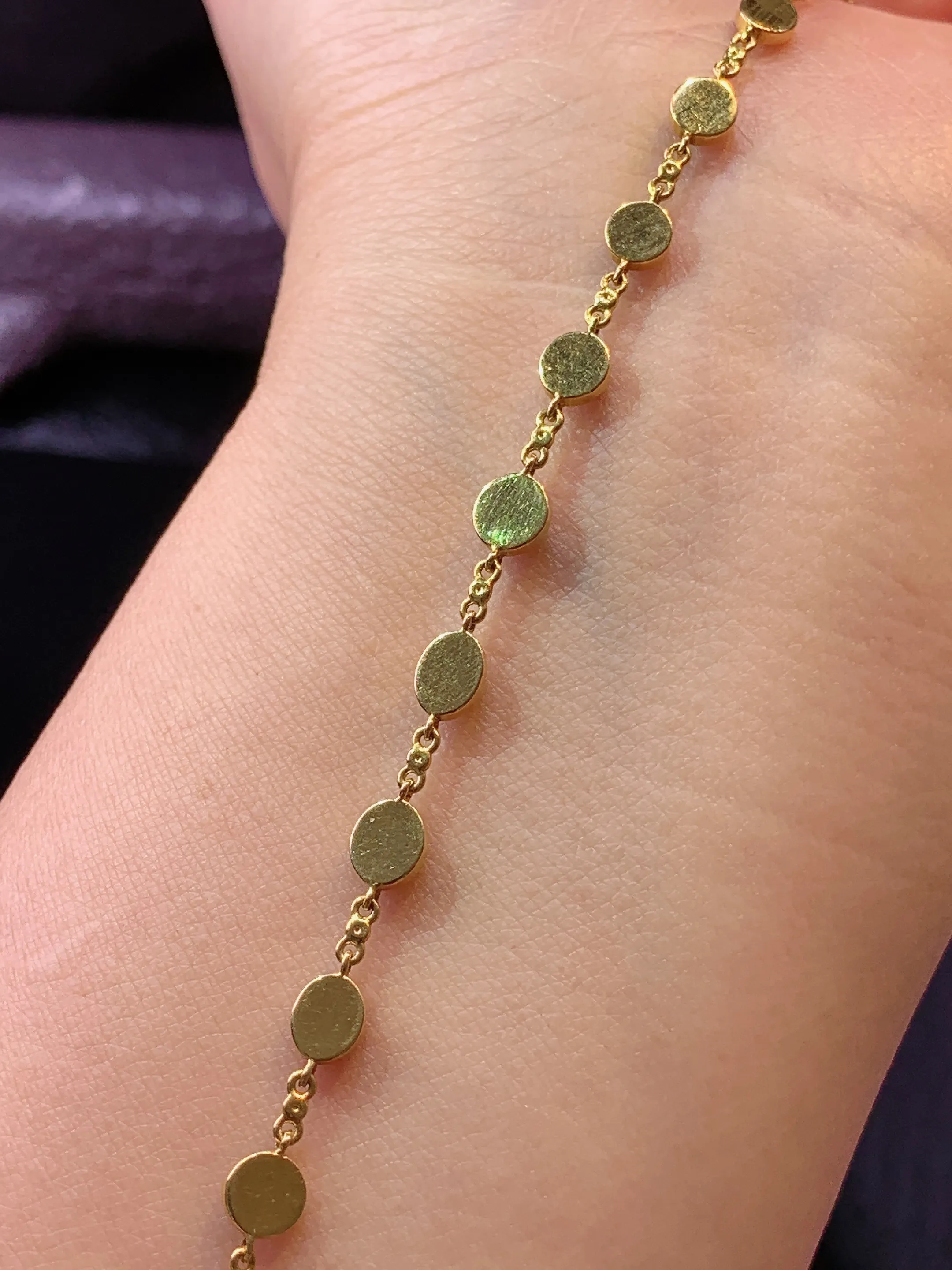 18k金镶嵌满绿蛋面手链 玉质细腻 水润亮眼 色泽艳丽 裸石尺寸4.8*4.3*2