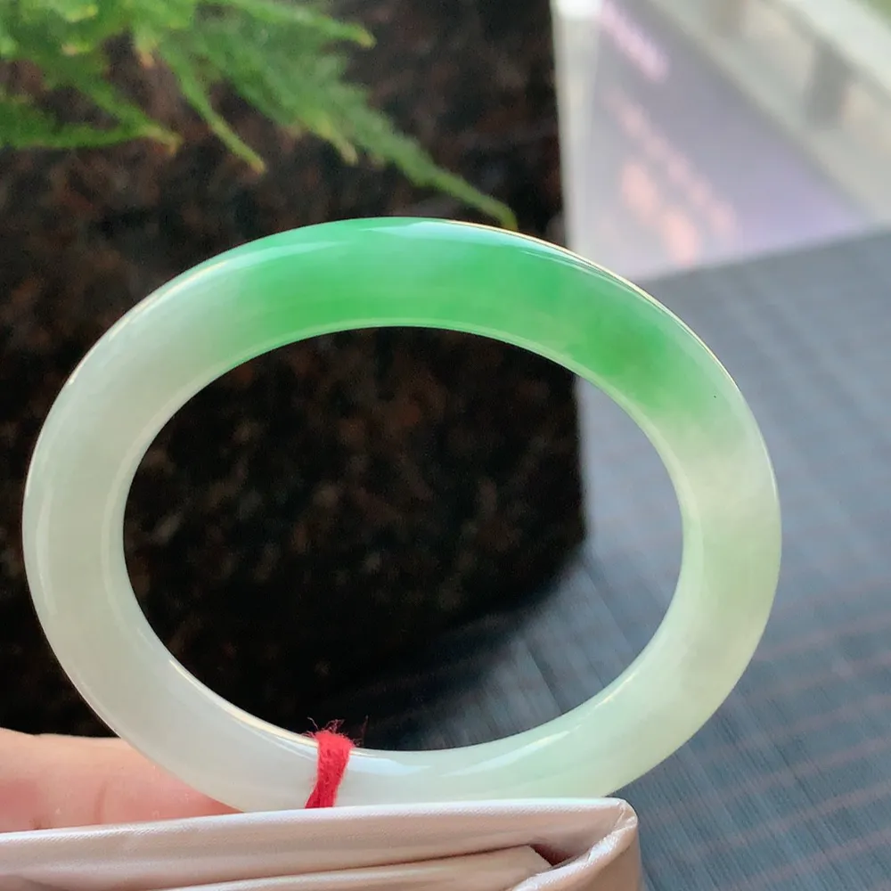 圆条冰阳绿 无瑕 尺寸:53.5/9.1 色好