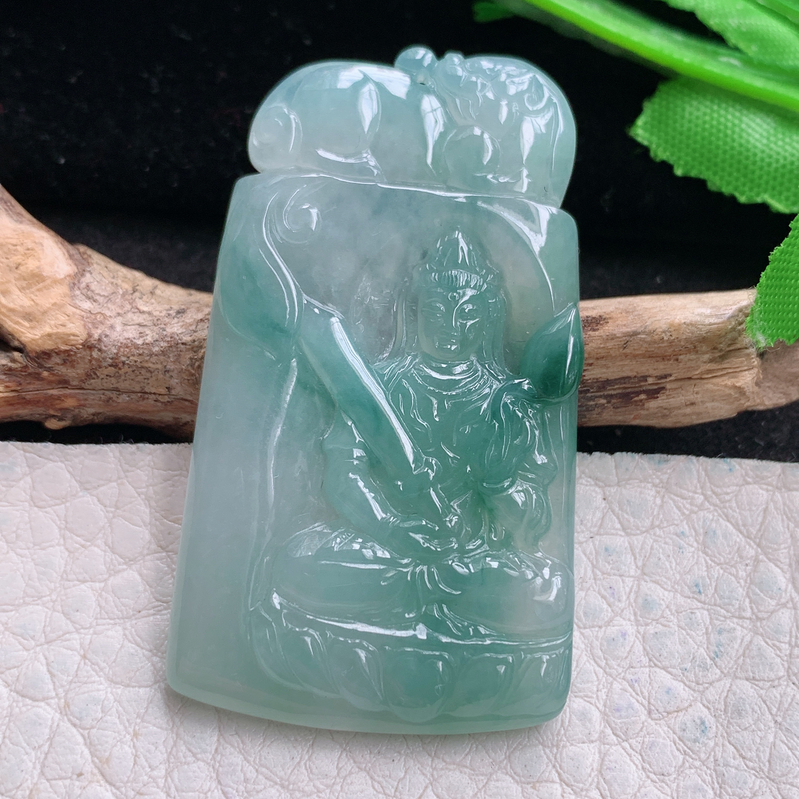 yn实拍48*27*4.4缅甸翡翠a货精雕冰飘蓝花虚空藏菩萨玉吊坠 玉挂件