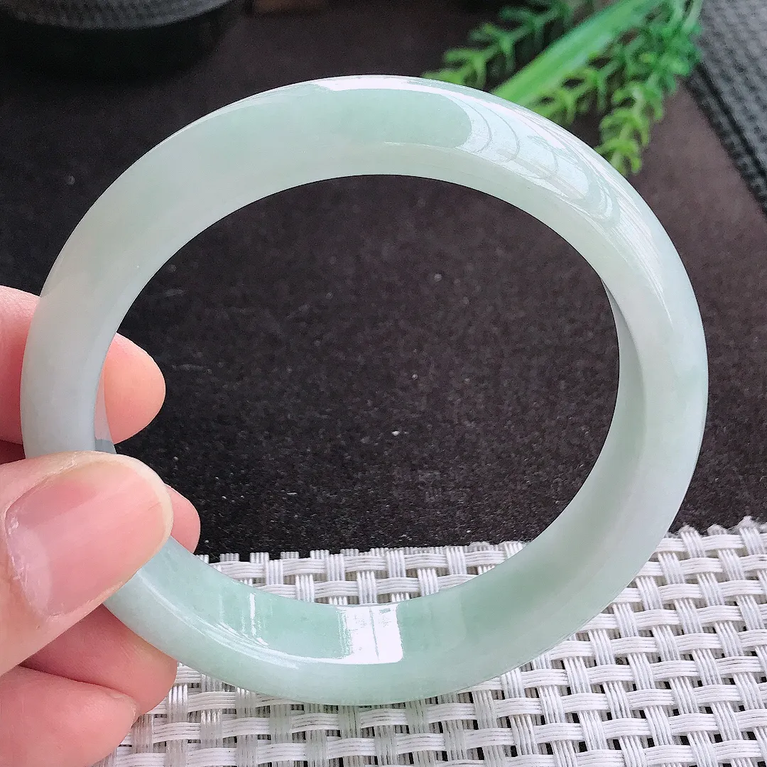 天然A货翡翠59.8/14.3/8.4老坑秀气温润天空蓝手镯宽边玉镯