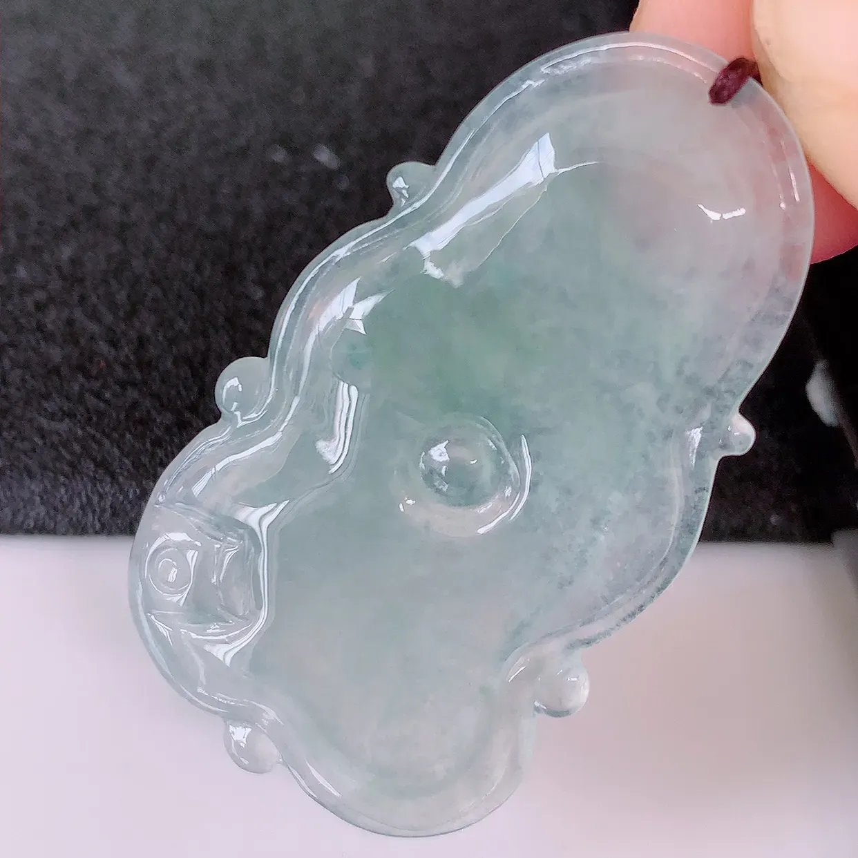 自然光实拍，冰种翡翠荷叶鱼、和和美美玉坠，财源广进，自然隐逸、荷本是素不着尘之物，有和美之寓意。#41.9