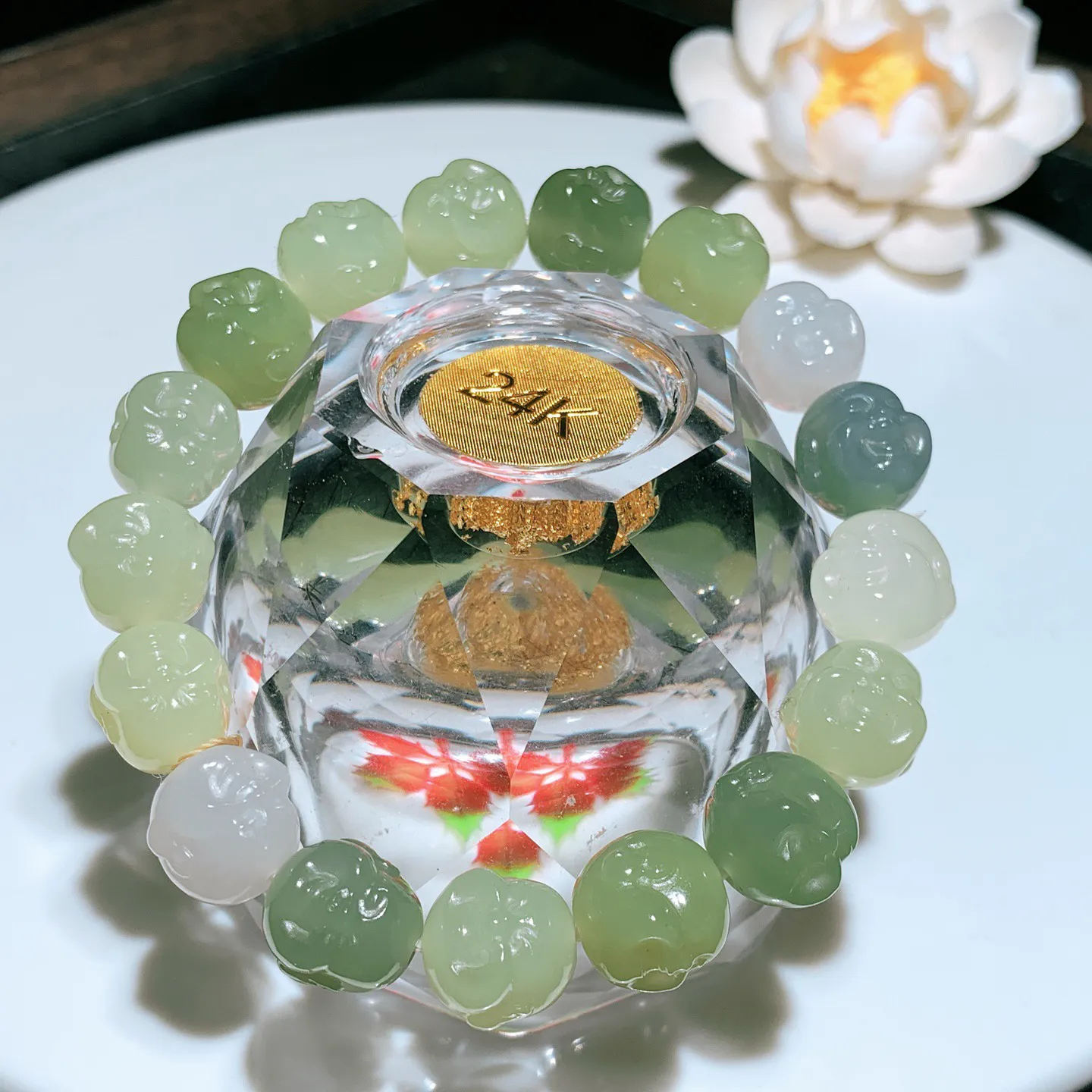 新疆和田玉多宝佛引福来佛头手串。单颗尺寸12/11重37.7克。玉质细腻油润。手推出油。佩戴高端典雅。lt251209