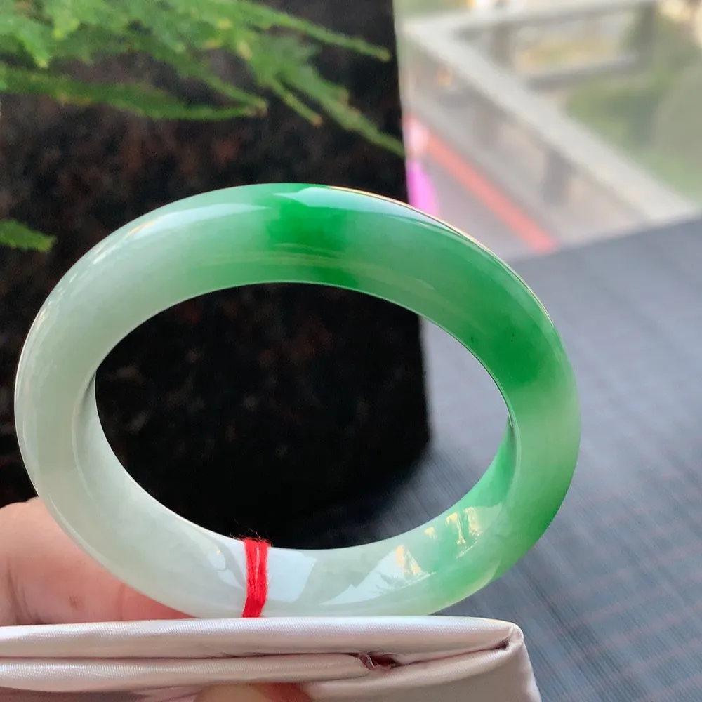 正圈一大节阳绿 无瑕 尺寸:55.7/12.6/9.6 色阳