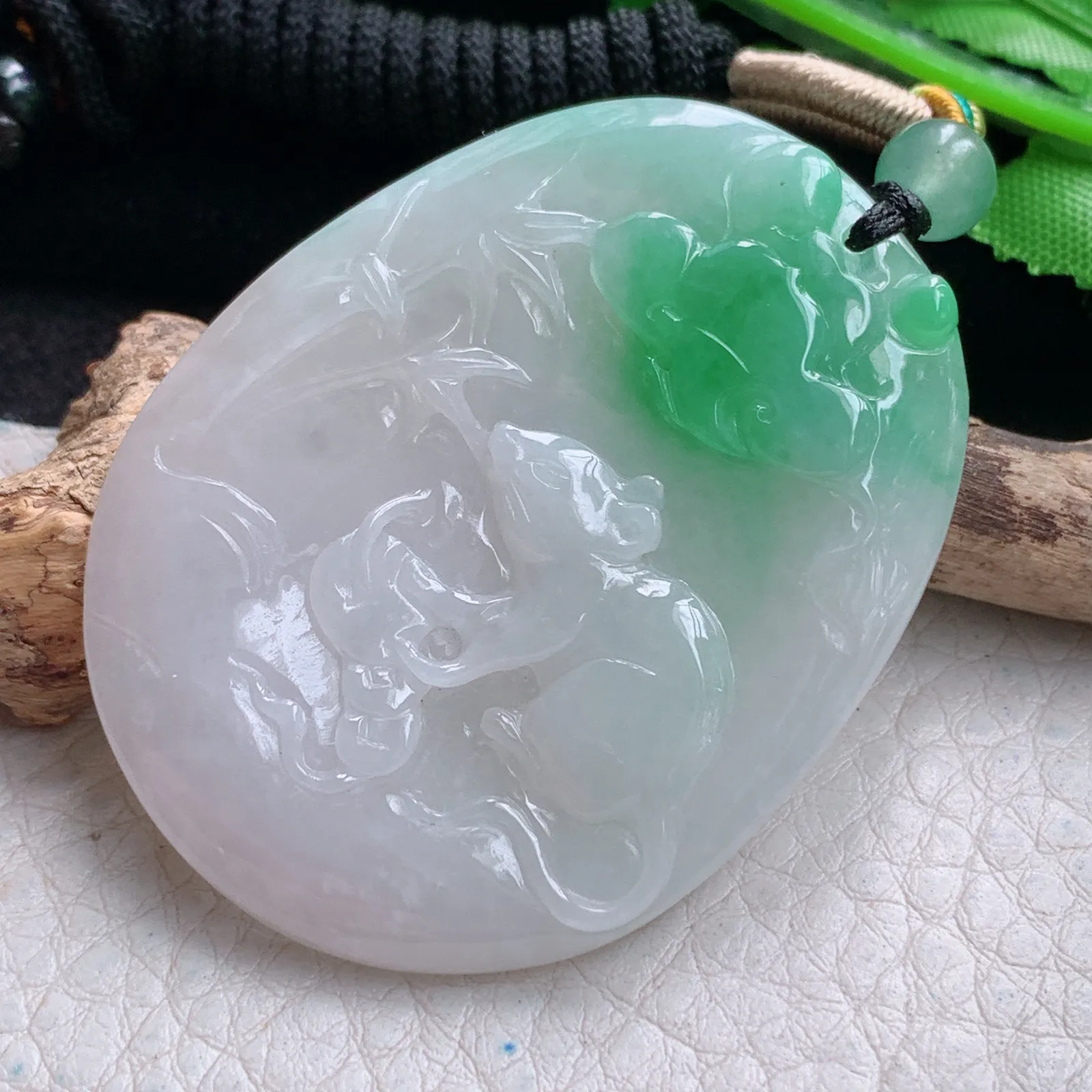 bg实拍49.5*38.9*5缅甸翡翠a货精雕飘绿招财鼠 生肖鼠玉吊坠 玉挂件