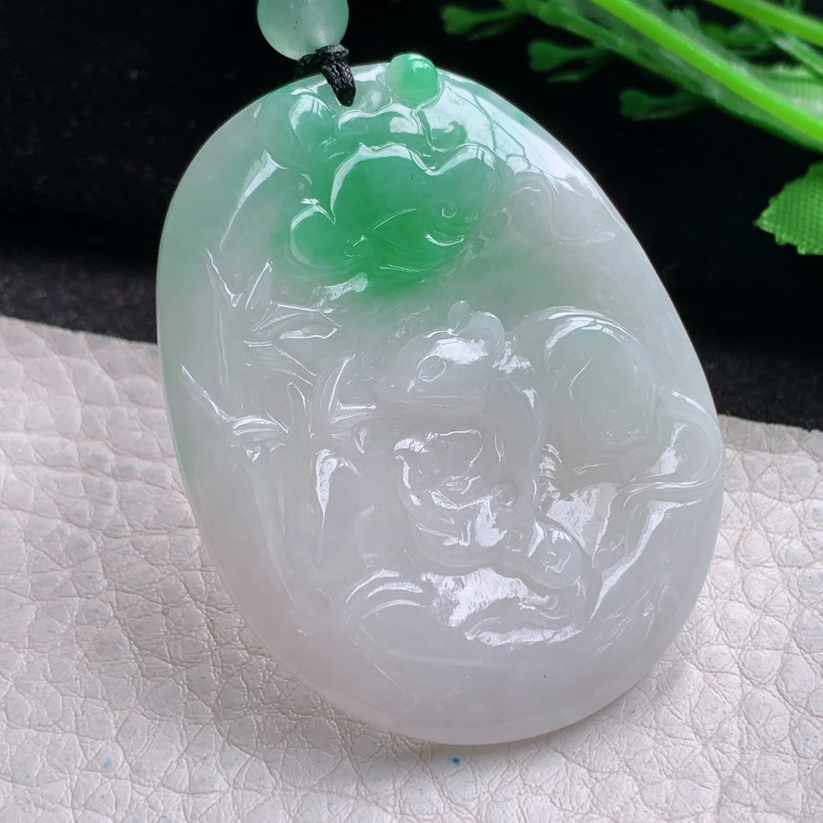 bg实拍49.5*38.9*5缅甸翡翠a货精雕飘绿招财鼠 生肖鼠玉吊坠 玉挂件