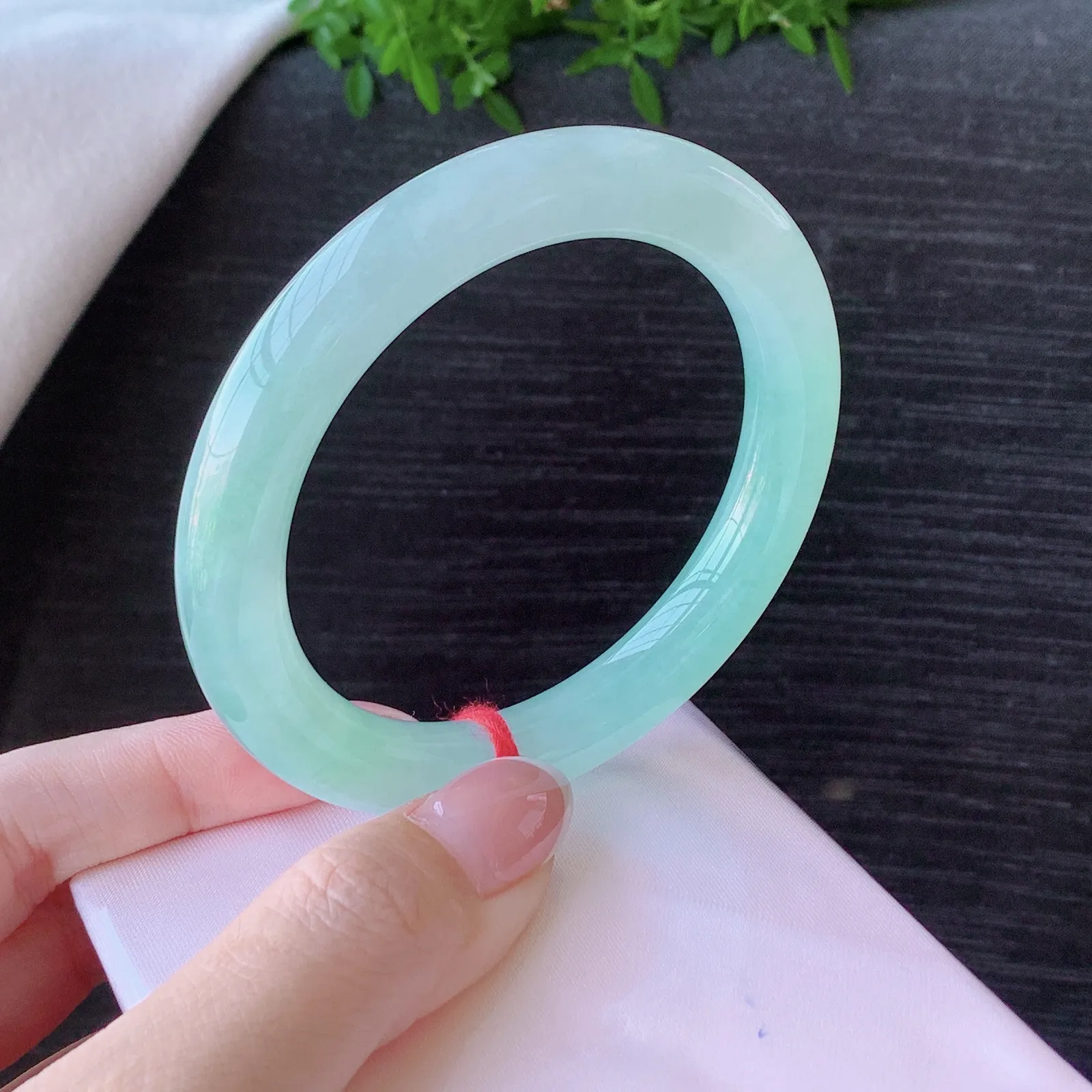 56圈口冰晴水圆条手镯，底色漂亮，冰清玉洁，卡56-10-10