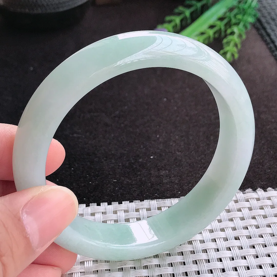 天然A货翡翠59.8/14.3/8.4老坑秀气温润天空蓝手镯宽边玉镯