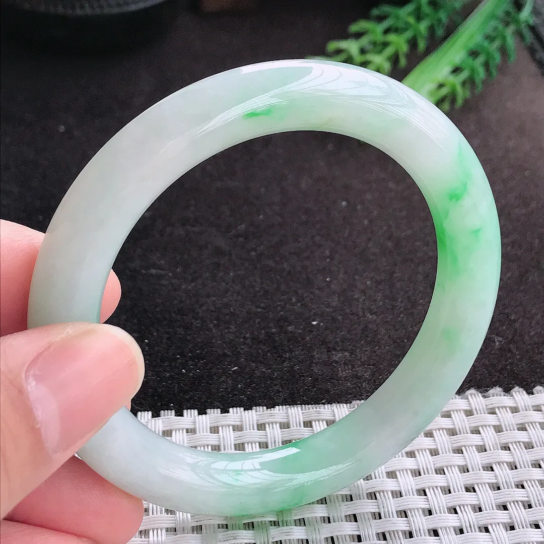 天然A货翡翠54.5/10.1/9.6老坑精美冰润飘阳绿圆条手镯翡翠玉镯