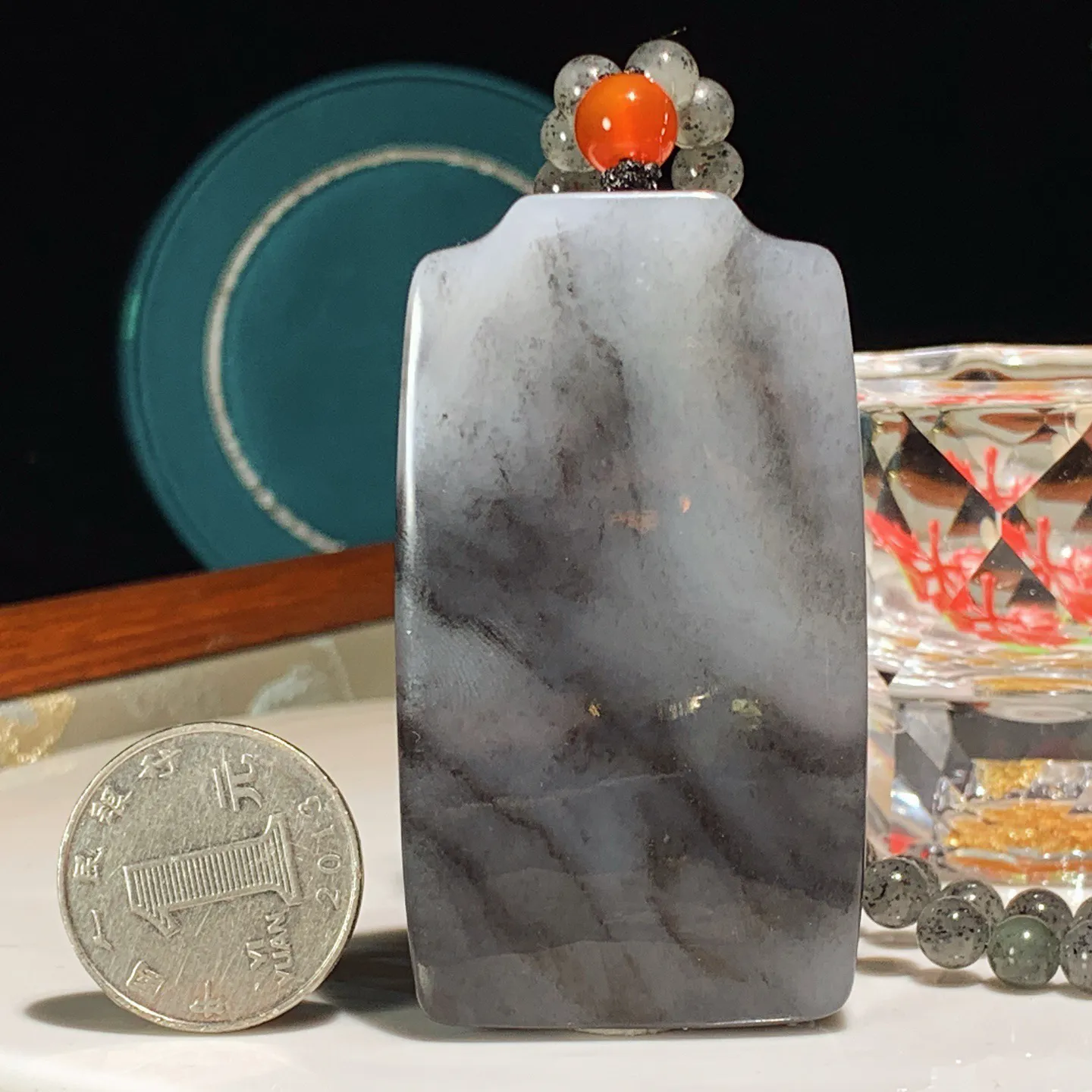 新疆和田玉籽料青花平安无事牌挂件。青花意境山水平安无事牌挂件。尺寸66/37/12重110克。玉质细腻油润。手推出油。佩戴高端典雅。lt251209