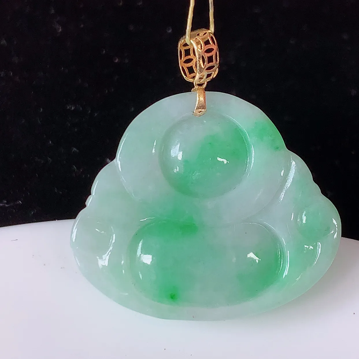18K金镶嵌冰润飘绿翡翠佛公吊坠，玉笑佛，饱满，开脸喜庆，配戴优雅迷人！#35.9
