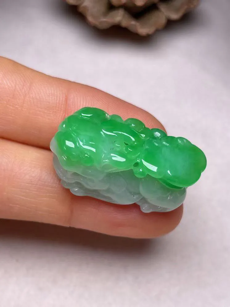冰糯种飘绿【招财貔貅】吊坠，种水好，玉质细腻 ，卖相好.