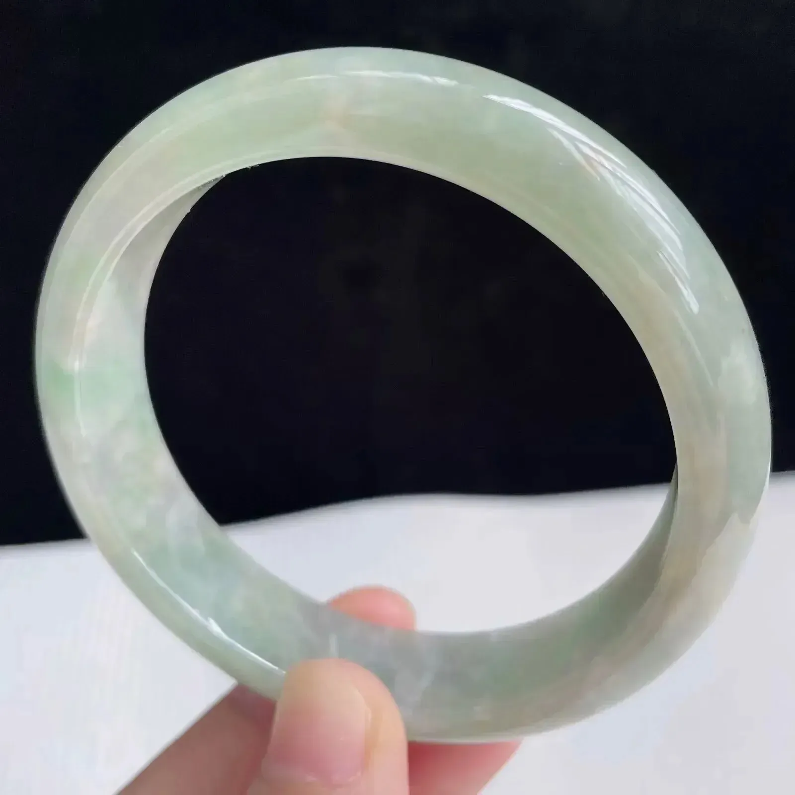 55.6圈飘绿玉镯翡翠好种色满色正圈手镯 51.80g