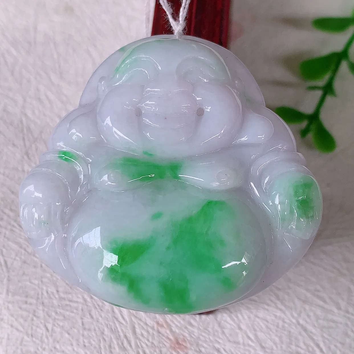 自然光实拍，大件厚装冰润飘绿翡翠佛公吊坠，开心笑佛，种老水足，颜色漂亮，立体饱满圆润，佩戴效果赞#4