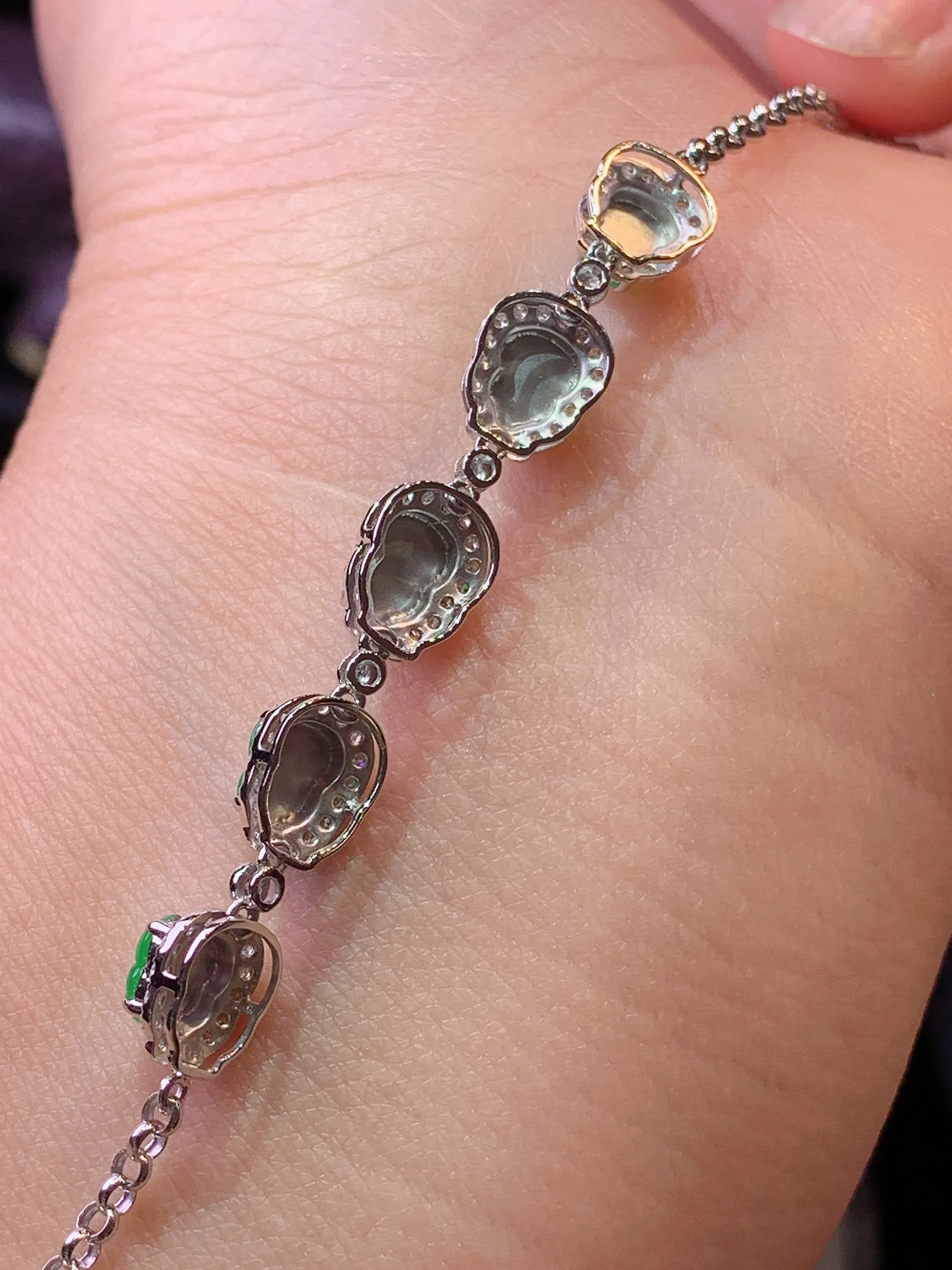 18k金钻镶嵌满绿葫芦手链 玉质细腻 水润亮眼 色泽艳丽 整体尺寸48.8*6.5*5