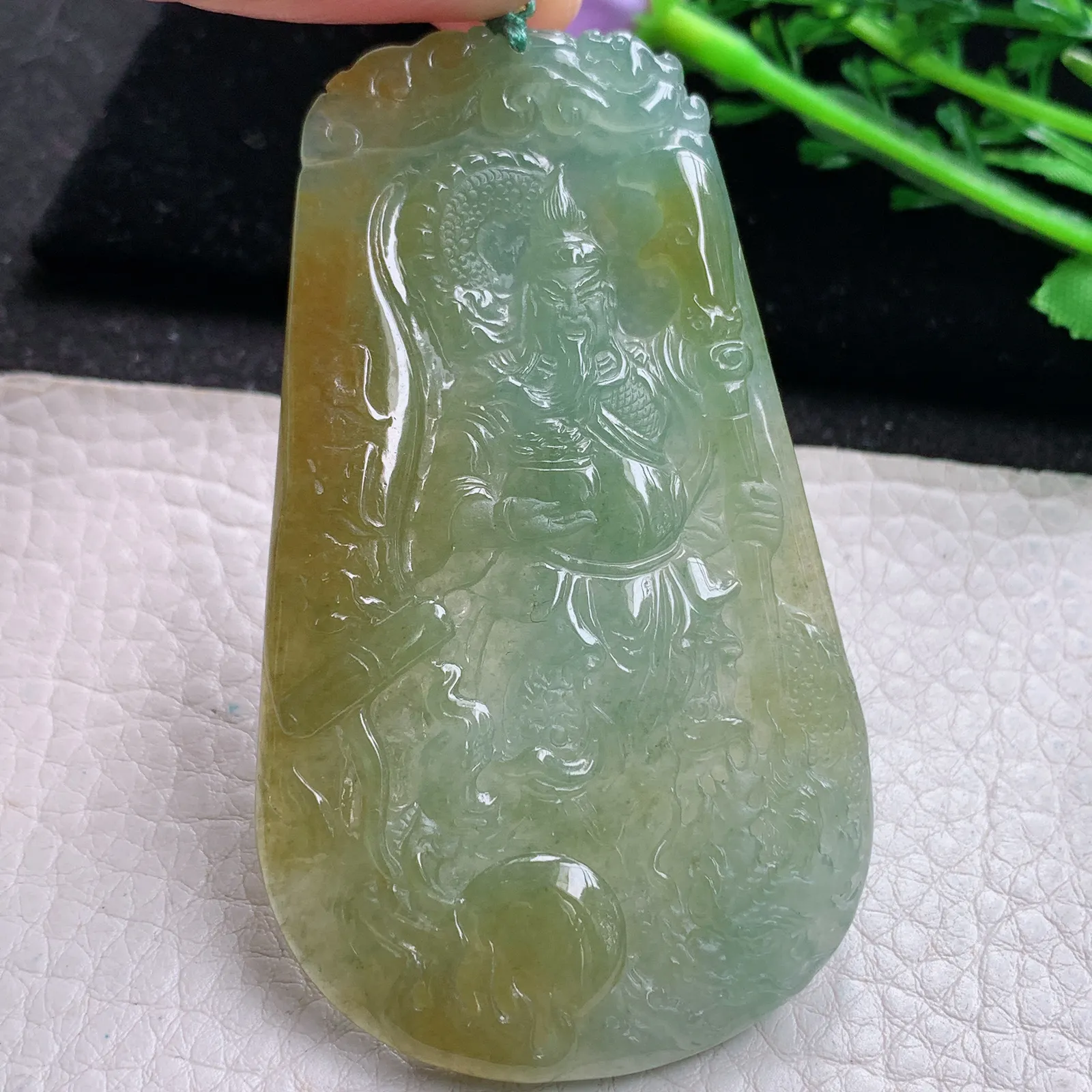 yn实拍74.8*43*5.8缅甸翡翠a货精雕黄加绿御龙关公 玉关公玉吊坠 玉挂件